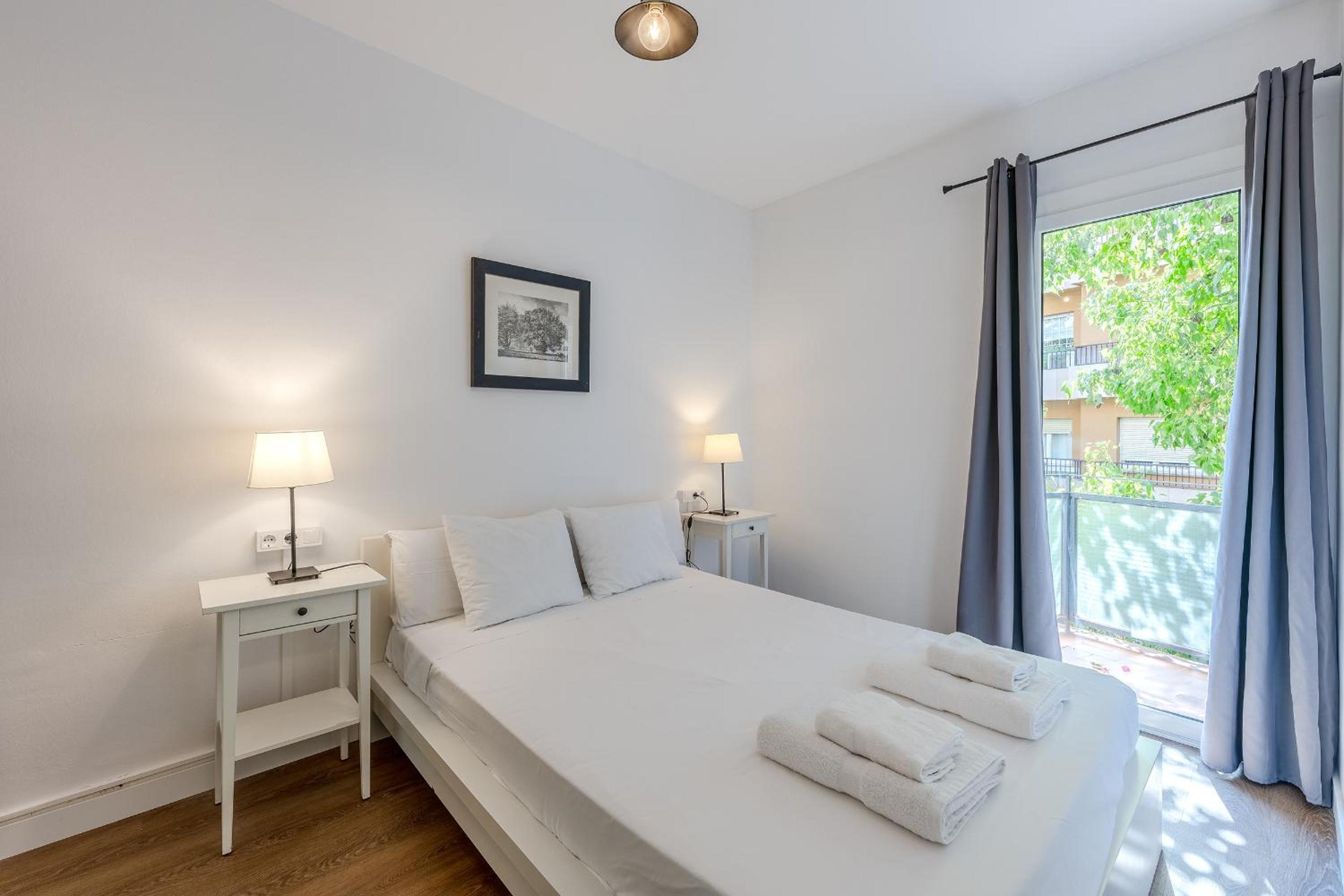 The White Flats Les Corts