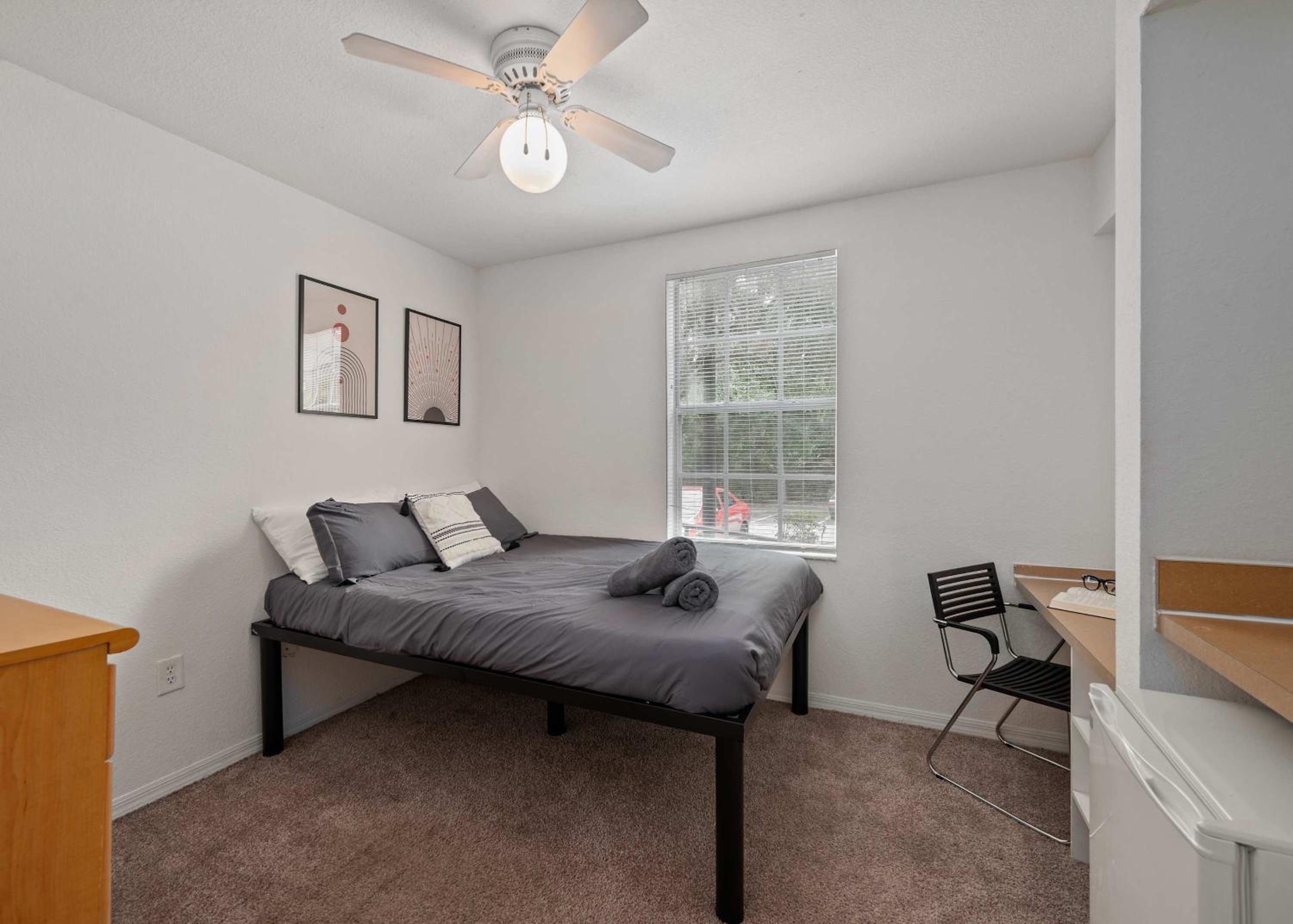 Tampa Vacations - Modern Stay 1 Mile to USF Pool Gym - Property Image 37