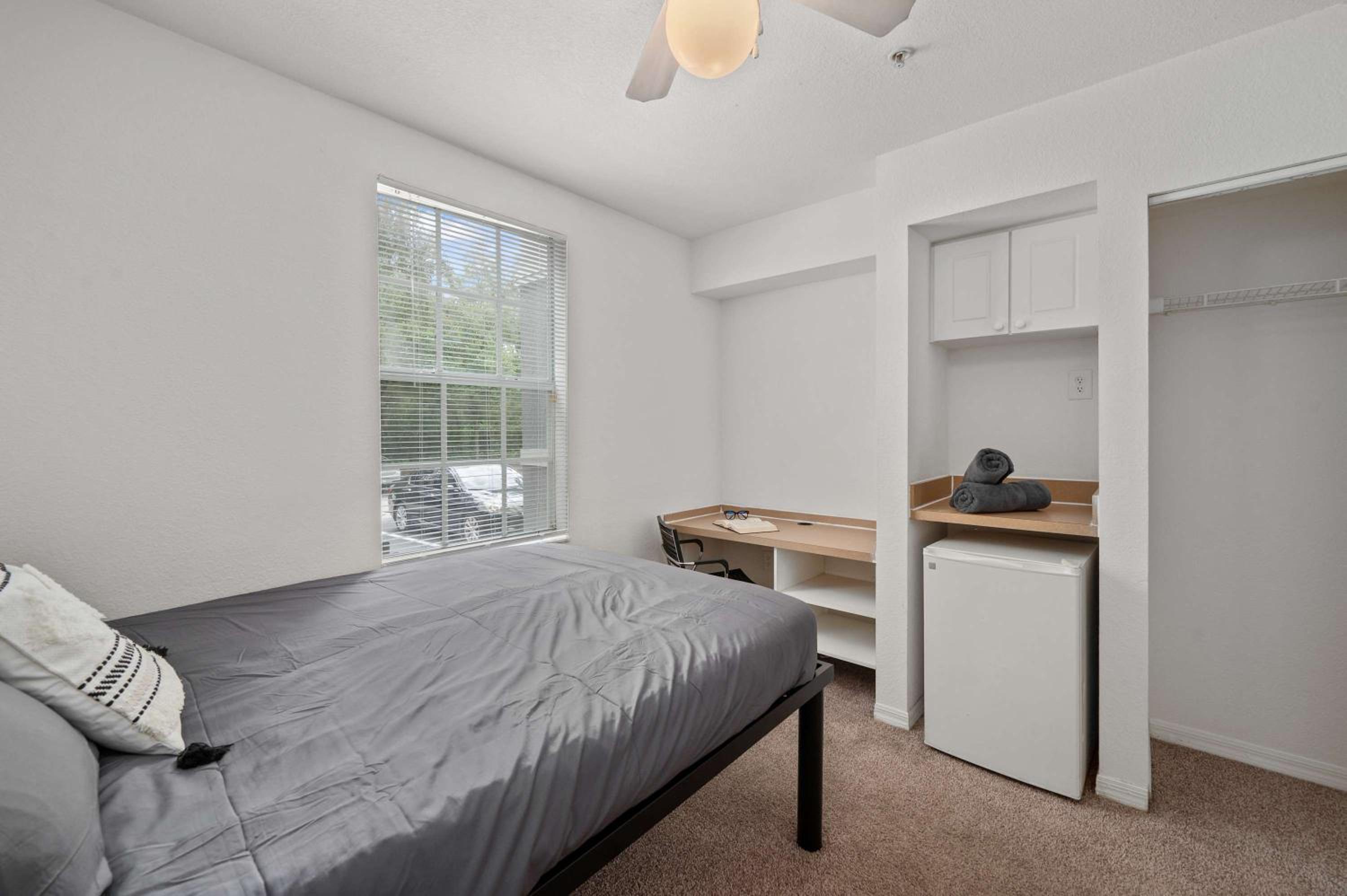 Tampa Vacations - Modern Stay 1 Mile to USF Pool Gym - Property Image 38