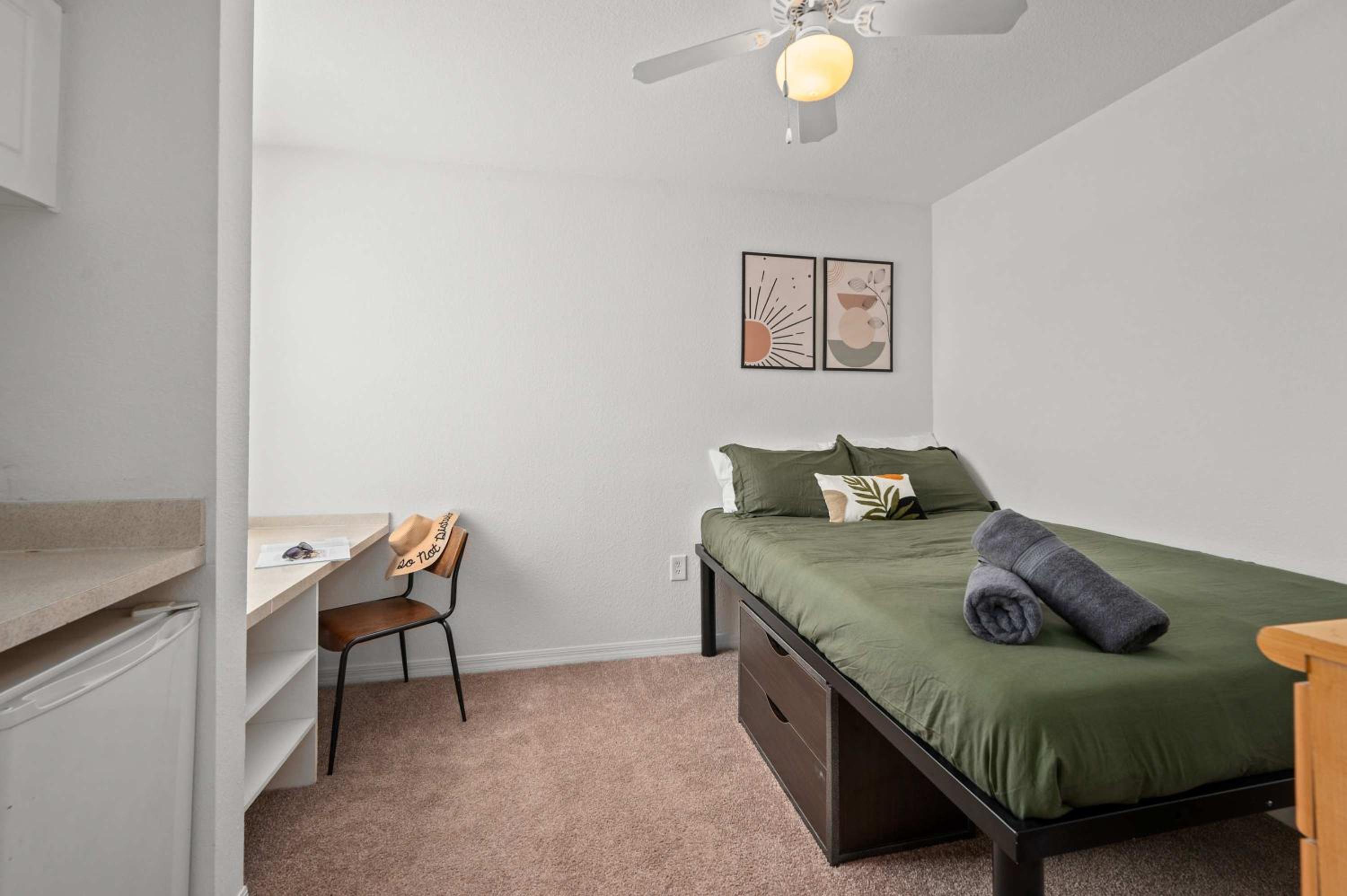 Tampa Vacations - Modern Stay 1 Mile to USF Pool Gym - Property Image 50