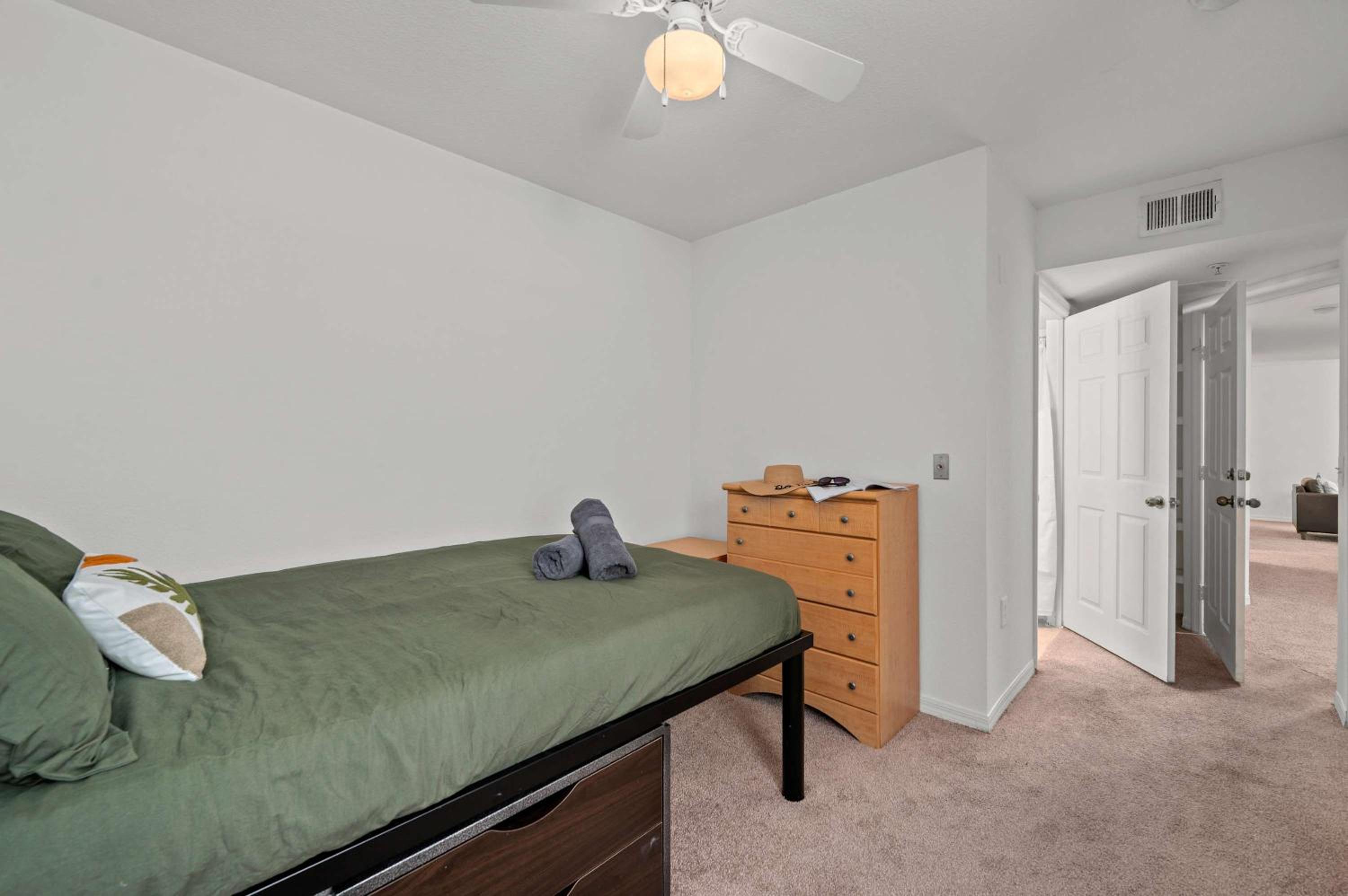 Tampa Vacations - Modern Stay 1 Mile to USF Pool Gym - Property Image 52