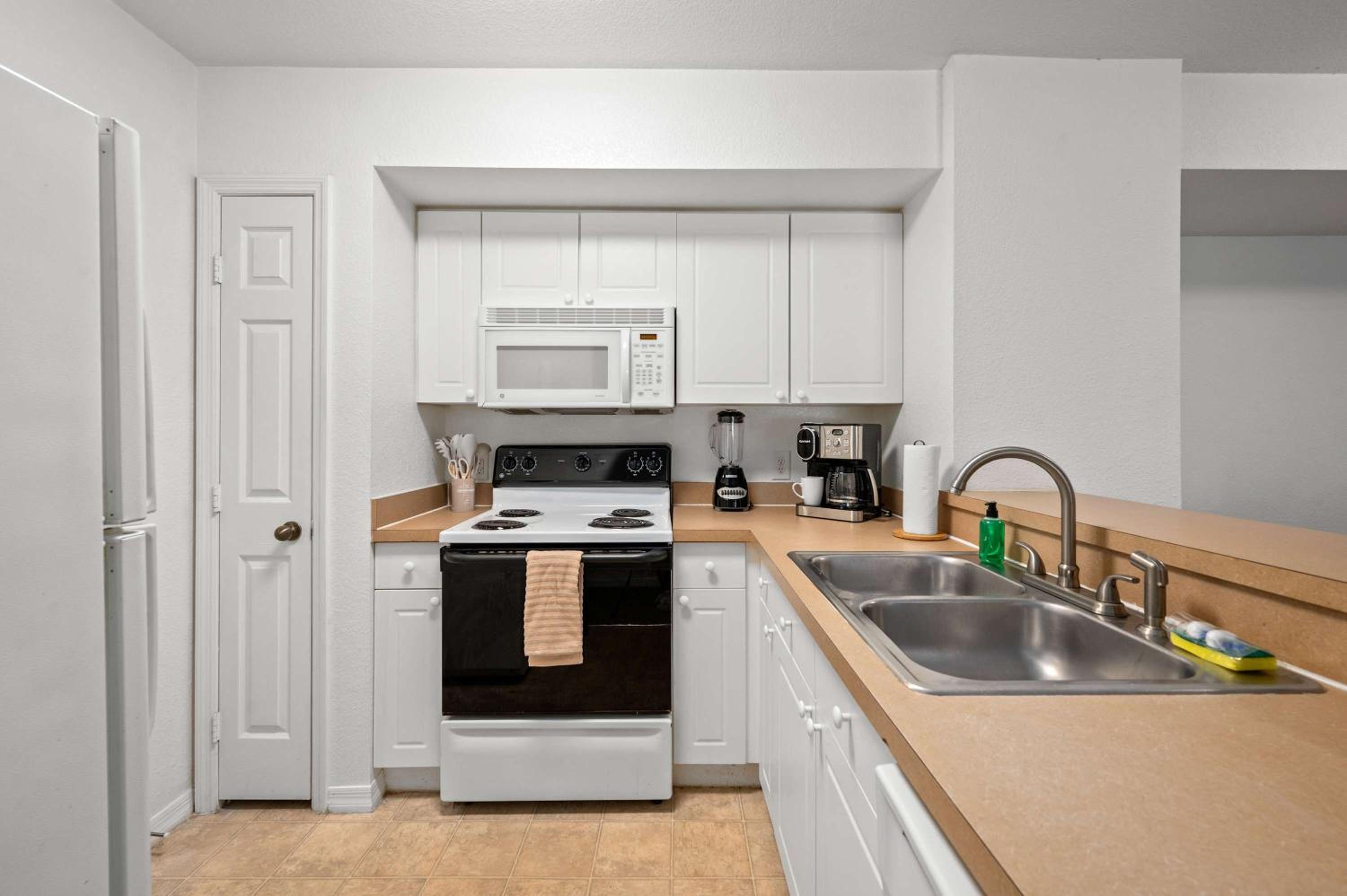 Tampa Vacations - Modern Stay 1 Mile to USF Pool Gym - Property Image 57