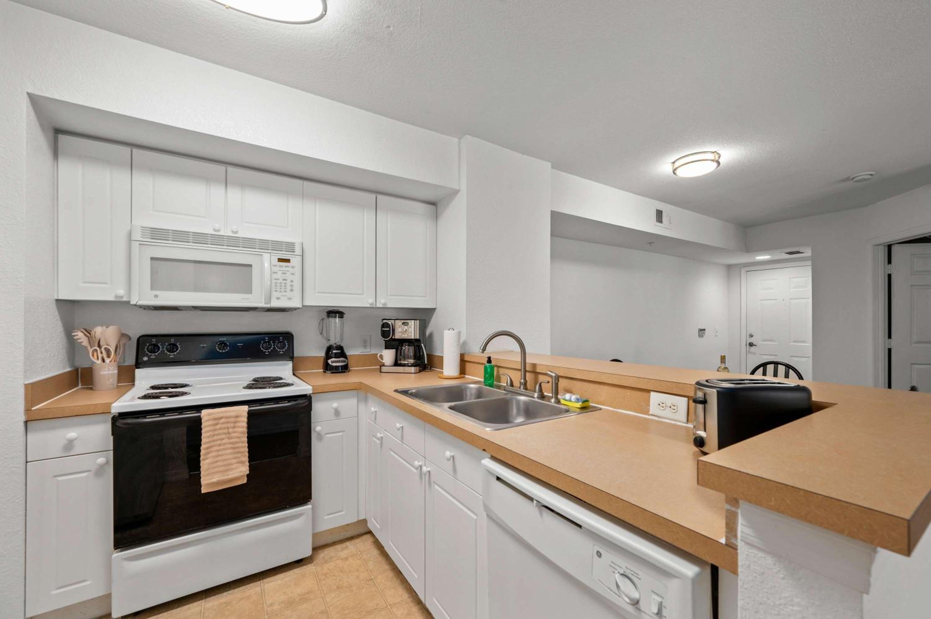 Tampa Vacations - Modern Stay 1 Mile to USF Pool Gym - Property Image 58