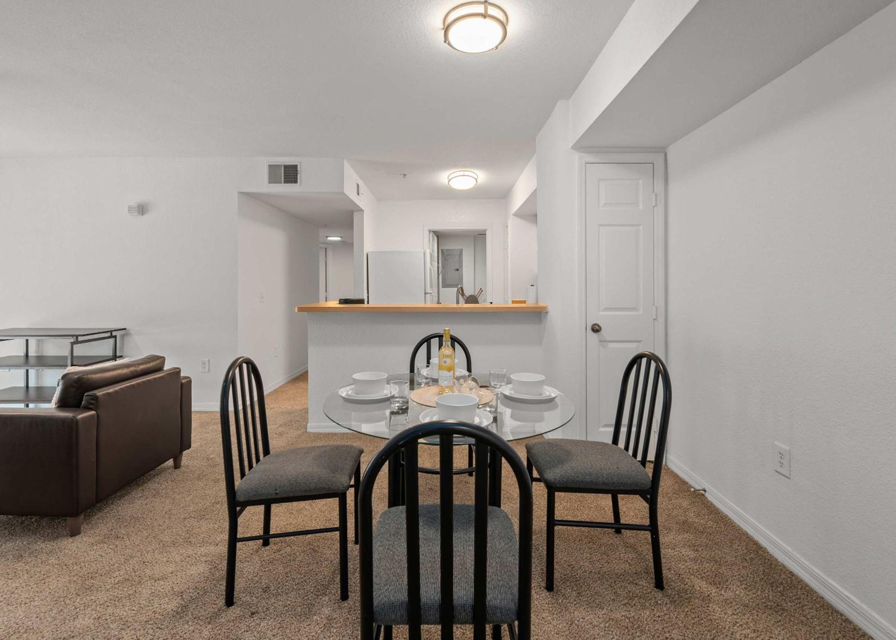 Tampa Vacations - Modern Stay 1 Mile to USF Pool Gym - Property Image 16