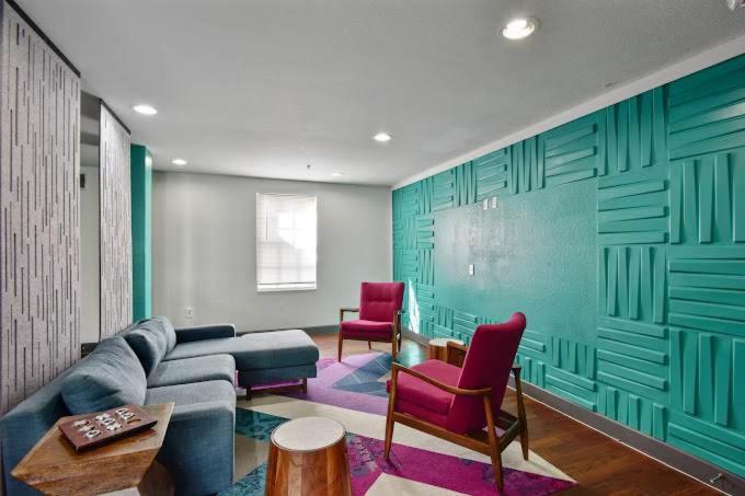 Tampa Vacations - Modern Stay 1 Mile to USF Pool Gym - Property Image 19