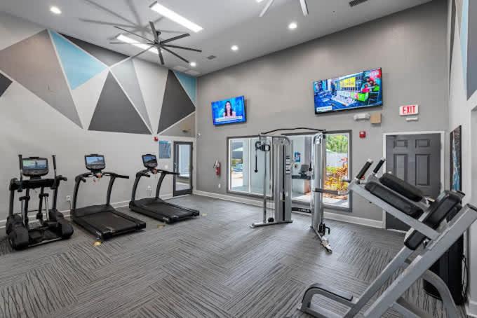 Tampa Vacations - Modern Stay 1 Mile to USF Pool Gym - Property Image 26
