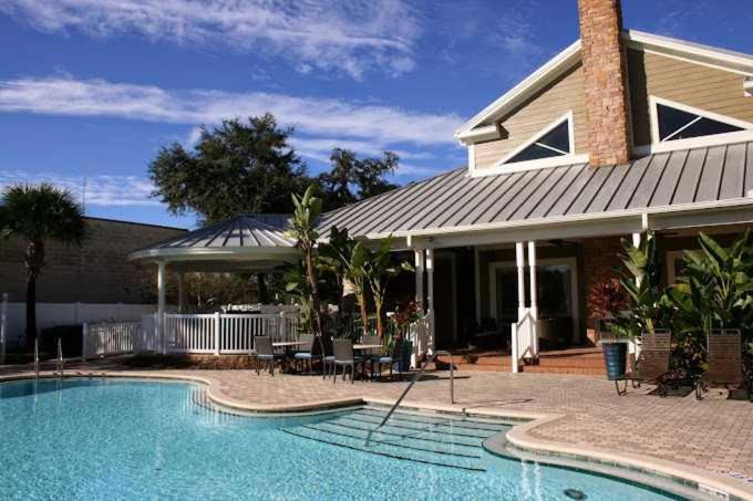 Tampa Vacations - Modern Stay 1 Mile to USF Pool Gym - Property Image 30