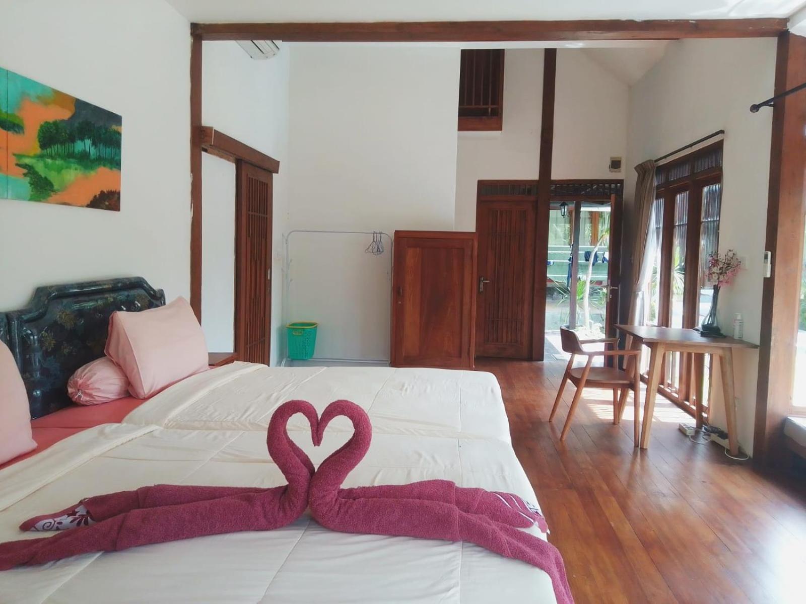Malathi Wooden House - Garden Pool View view 3