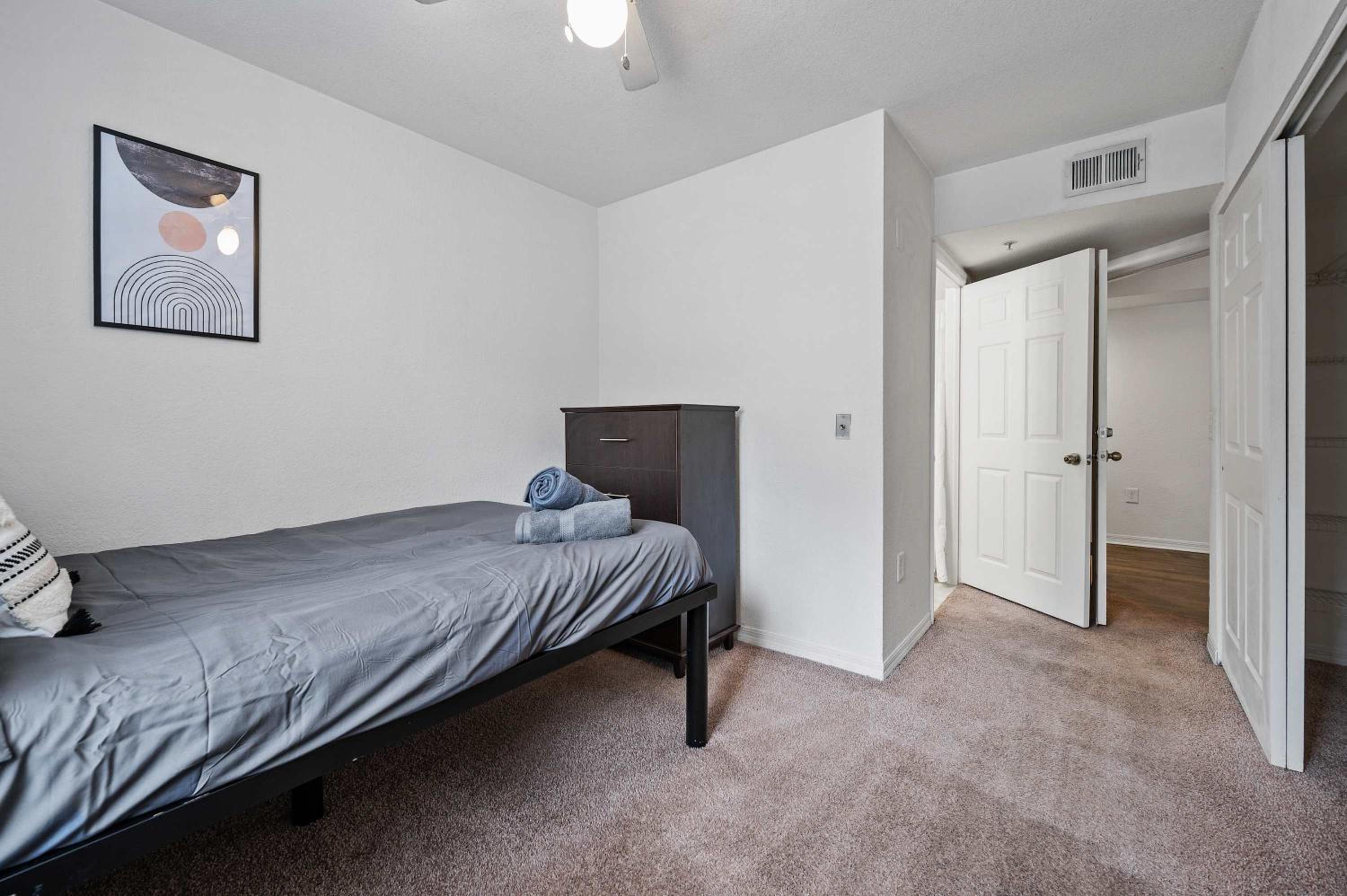 Tampa Vacations - 8MI from DT Free Pool GYM - Property Image 4