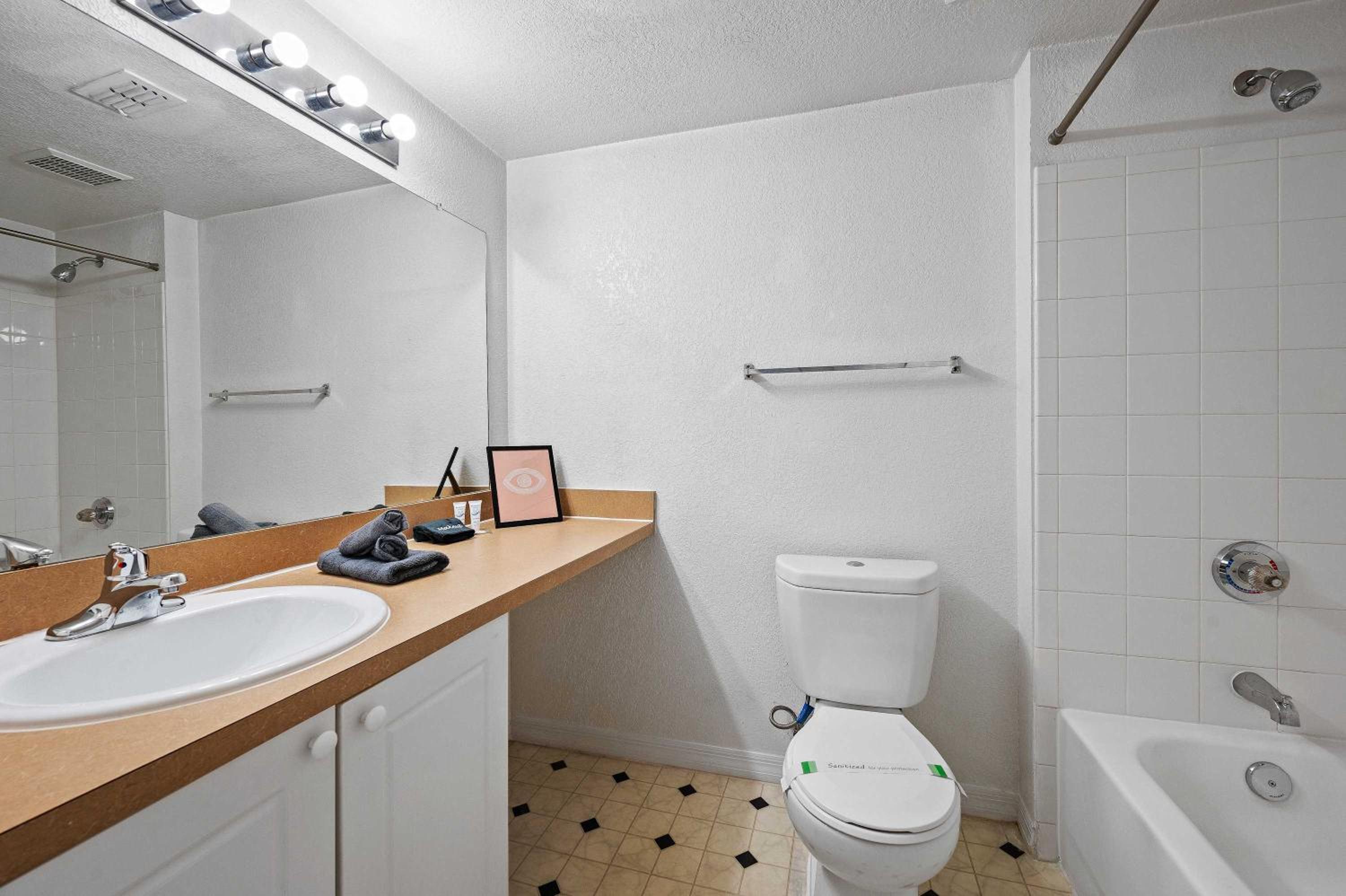 Tampa Vacations - 8MI from DT Free Pool GYM - Property Image 11