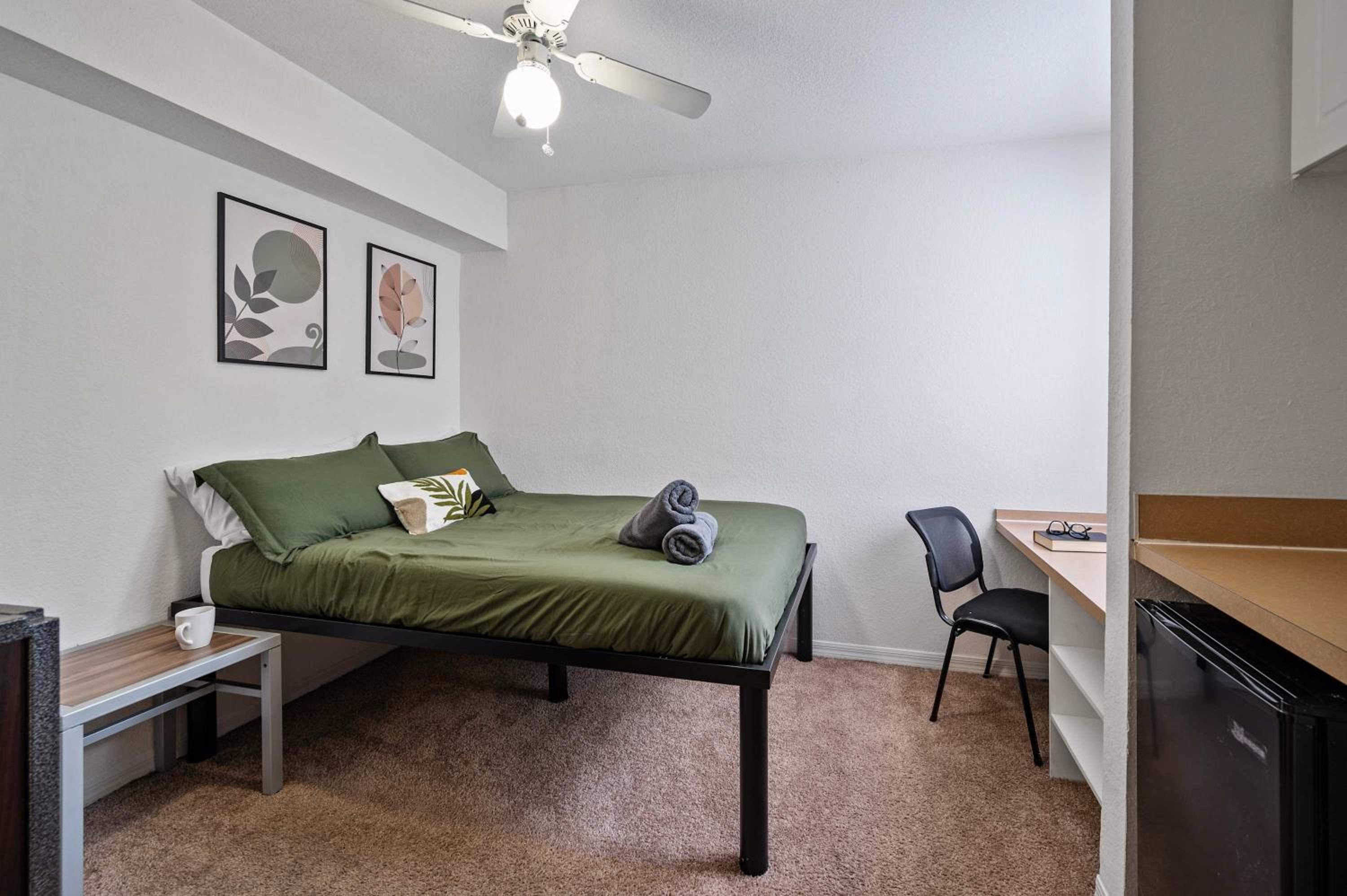 Tampa Vacations - 8MI from DT Free Pool GYM - Property Image 18