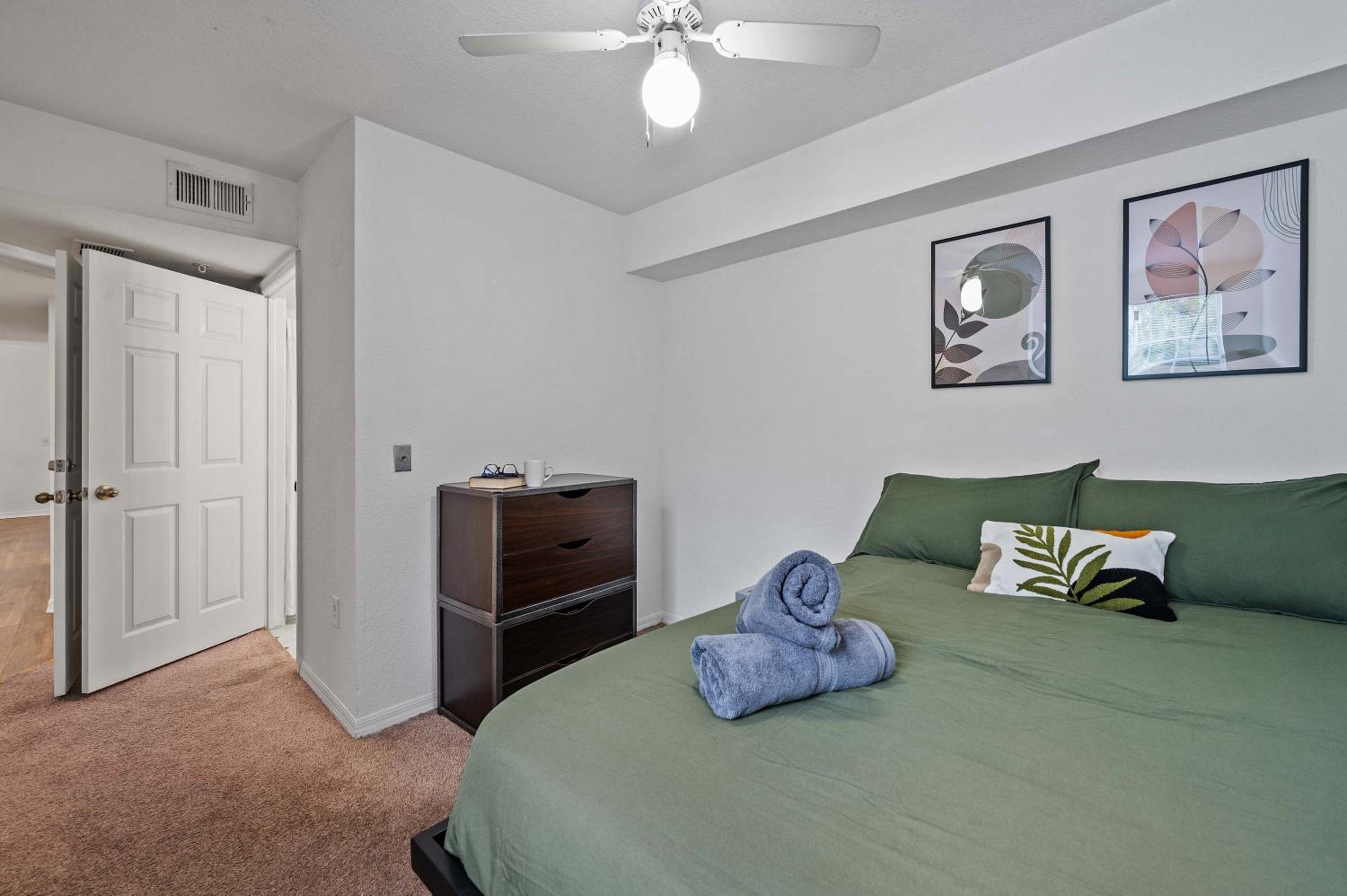 Tampa Vacations - 8MI from DT Free Pool GYM - Property Image 29