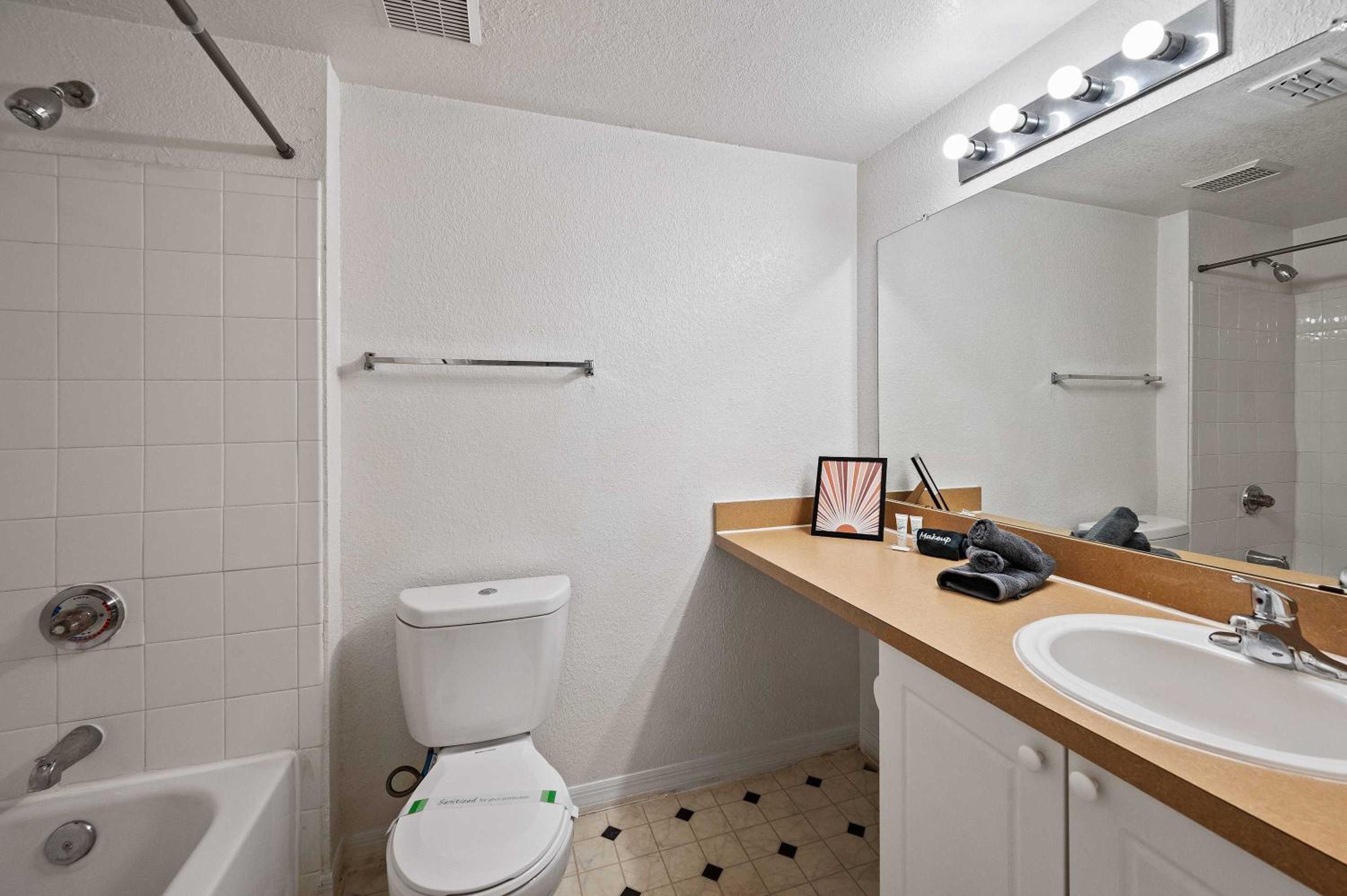 Tampa Vacations - 8MI from DT Free Pool GYM - Property Image 30