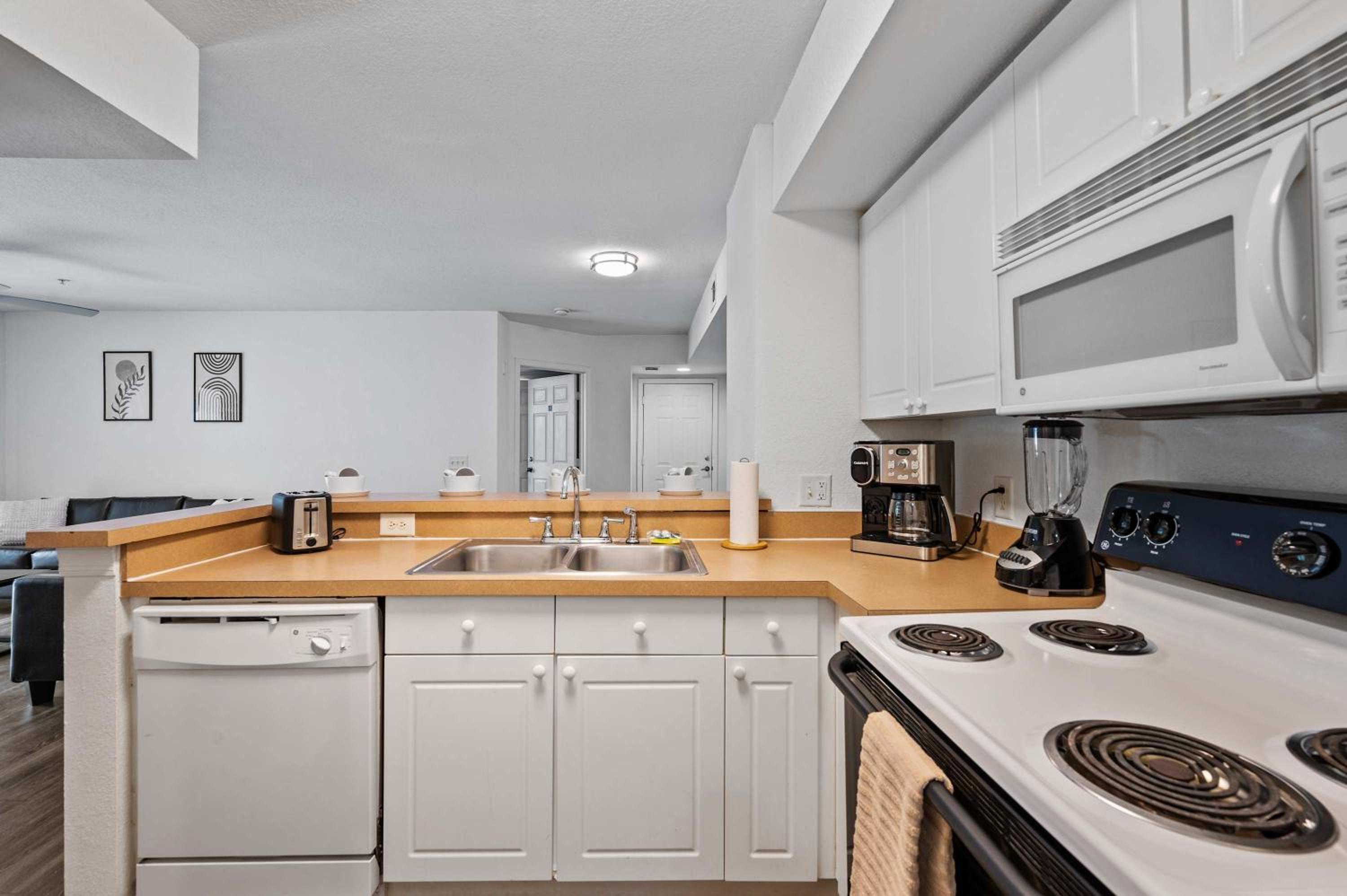Tampa Vacations - 8MI from DT Free Pool GYM - Property Image 32