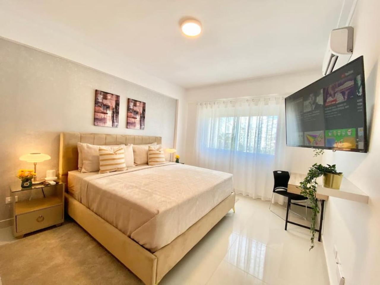 Upscale City Center Apt, Pool view 3