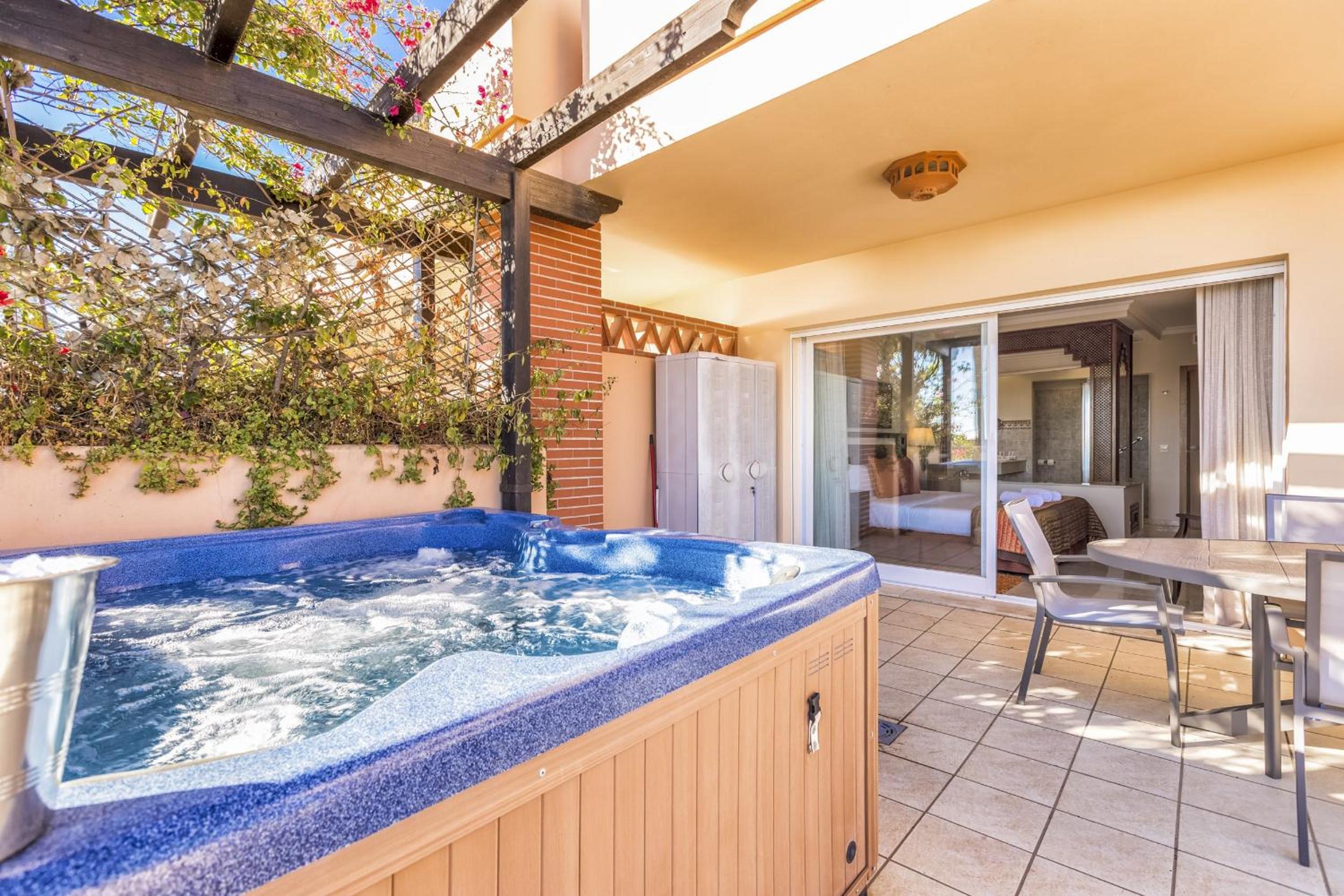 ViVi Homes - Olsson Pool, Terrace & Beach