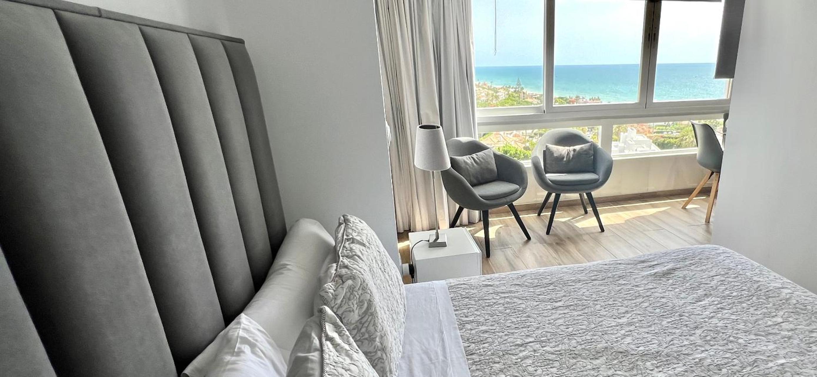MARBELLA BEACHFRONT- Apartamento junto a la playa y con impresionantes vistas al mar