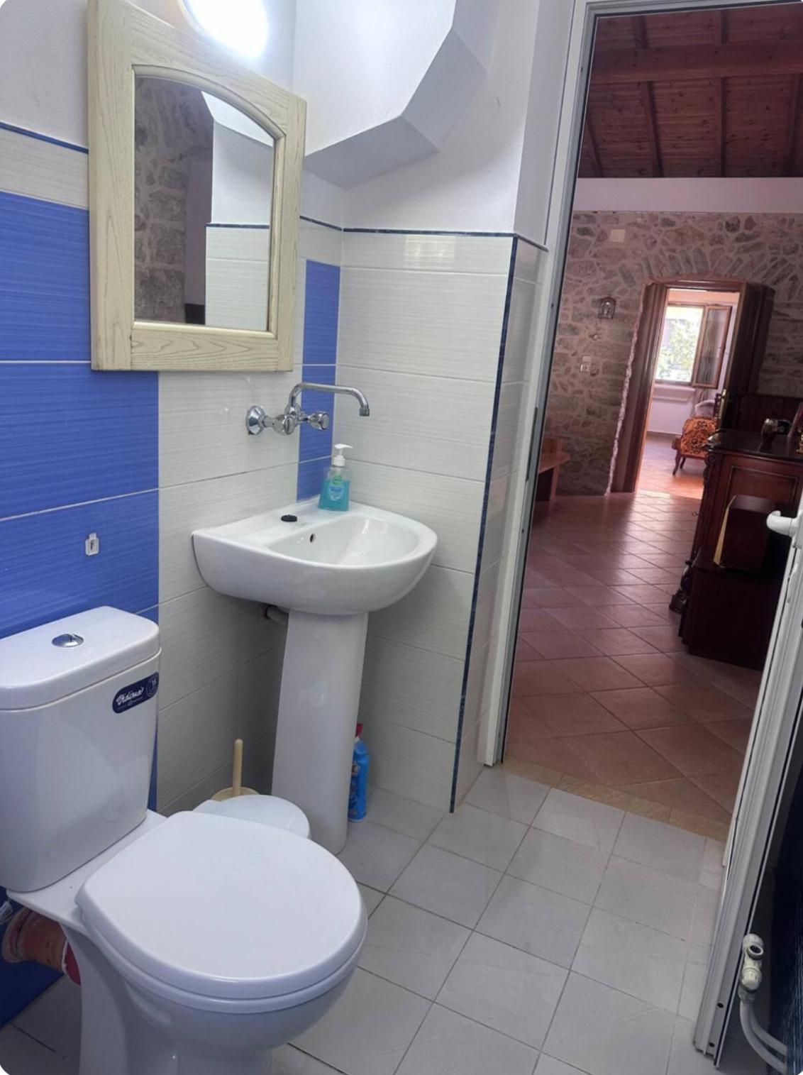 Adrianas Guest House