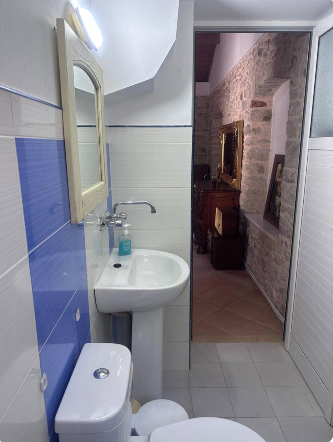 Adrianas Guest House