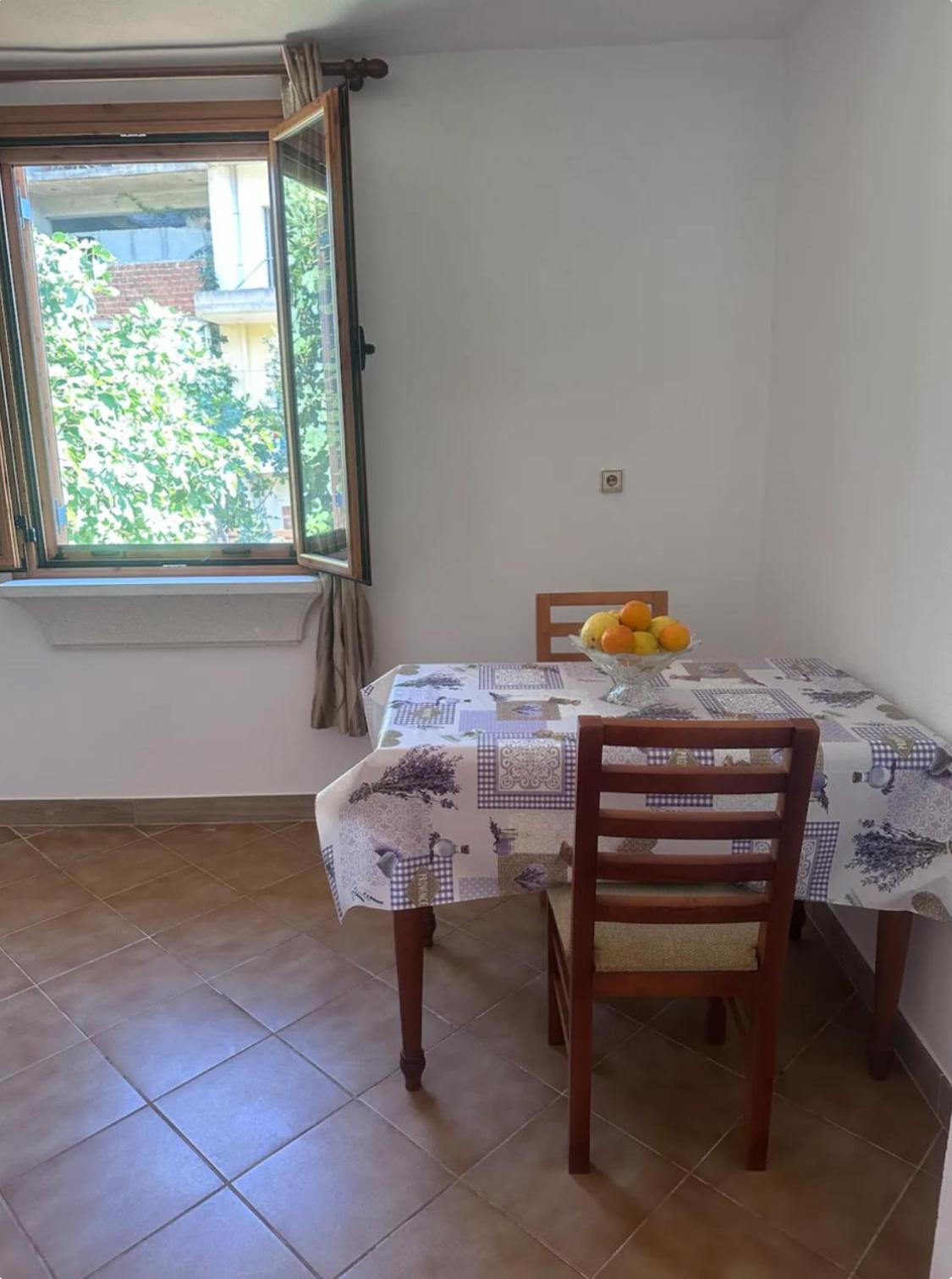 Adrianas Guest House