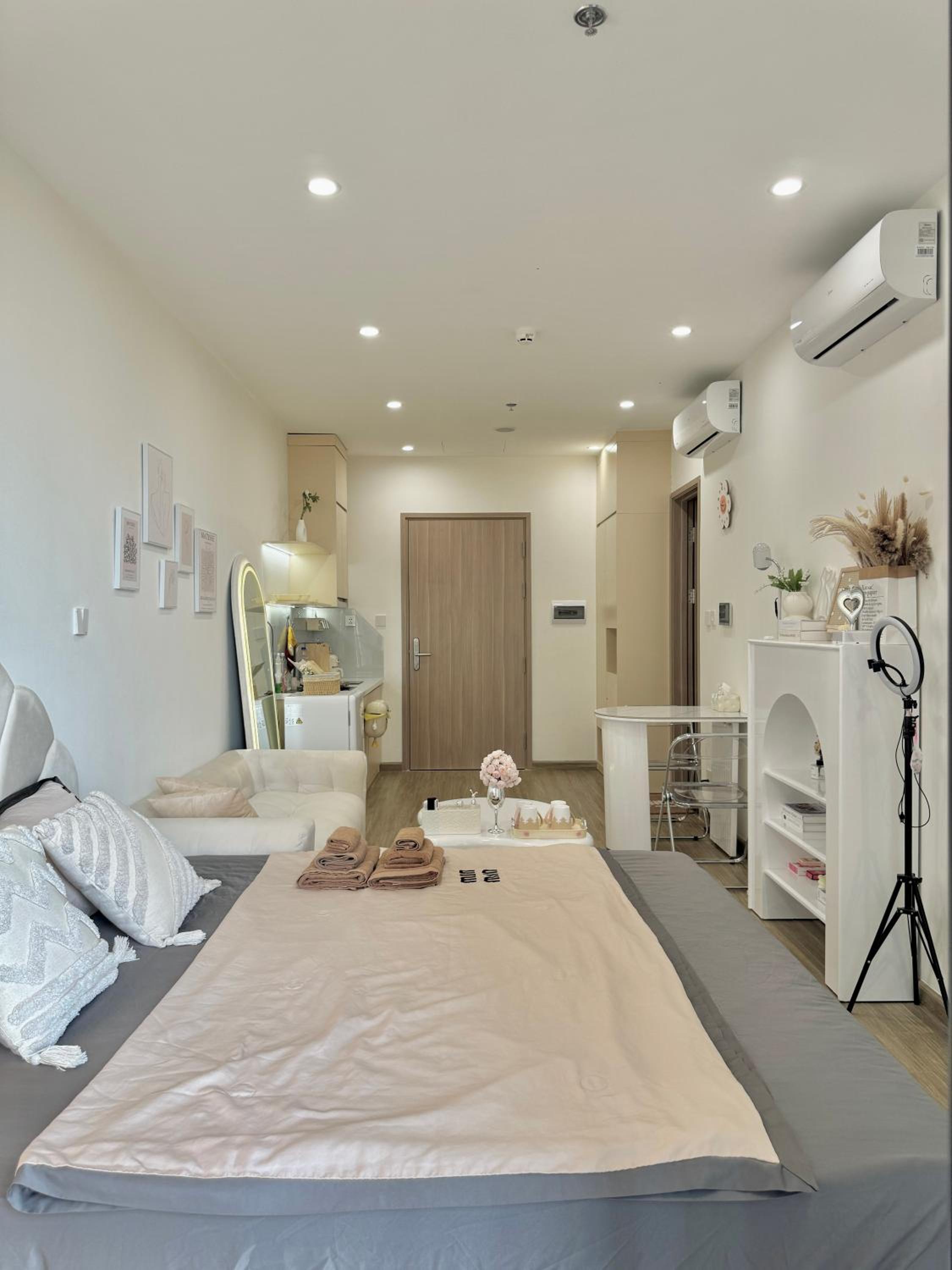 Meow Homestay - Vinhomes Ocean Park 1 view 2