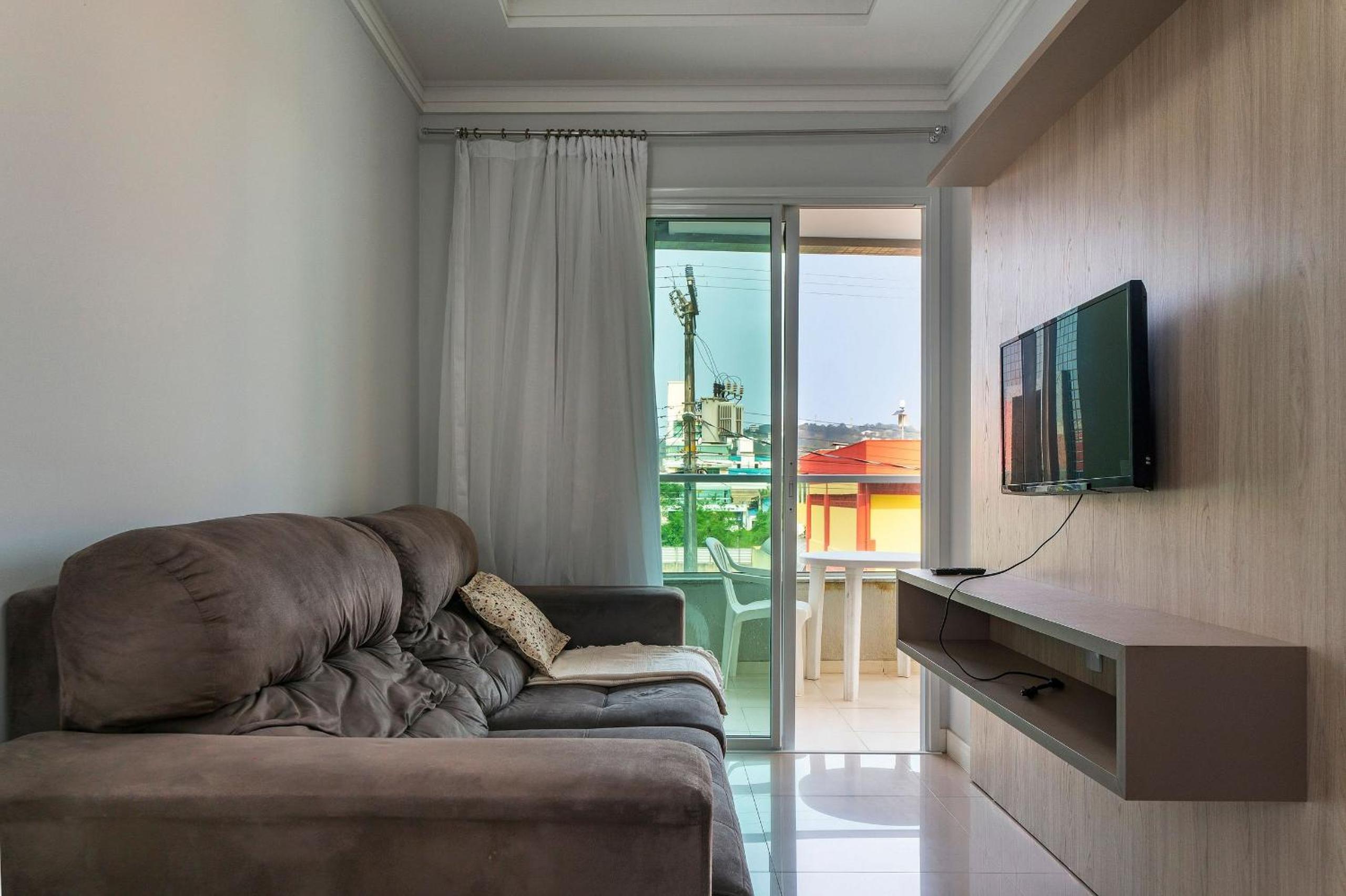 103S - Excelente apartamento 03 dormitórios, 02 vagas de garagem, para até 08 pessoas em Bombinhas - SC.