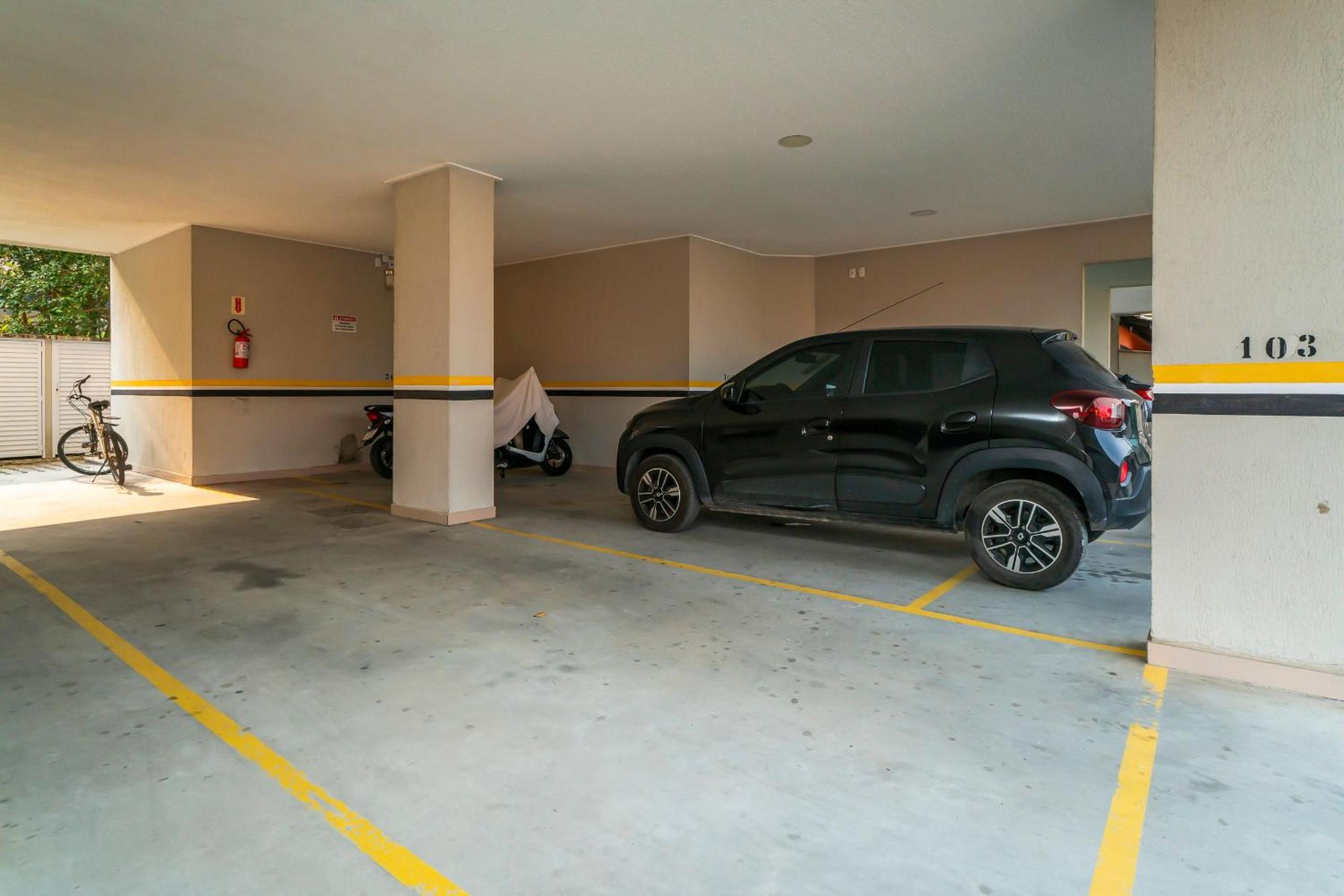 103S - Excelente apartamento 03 dormitórios, 02 vagas de garagem, para até 08 pessoas em Bombinhas - SC.