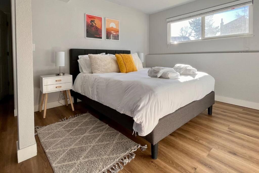 Bright Home - Huge Backyard 20 min - Denver & Boulder
