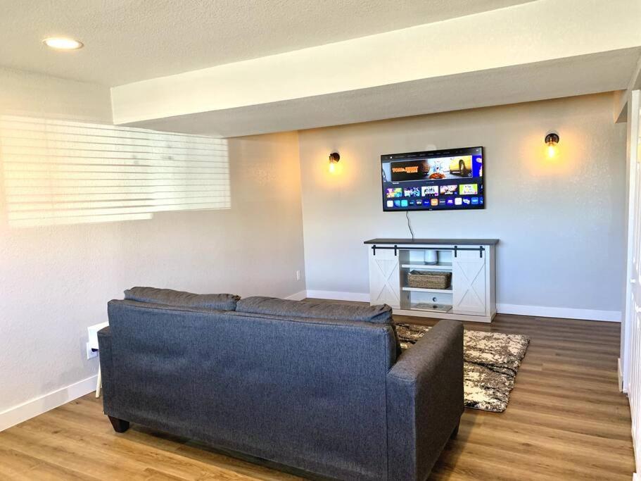 Bright Home - Huge Backyard 20 min - Denver & Boulder, photo 32
