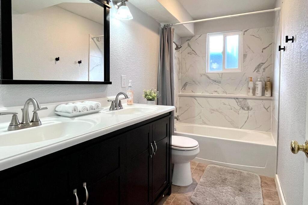 Bright Home - Huge Backyard 20 min - Denver & Boulder, photo 15