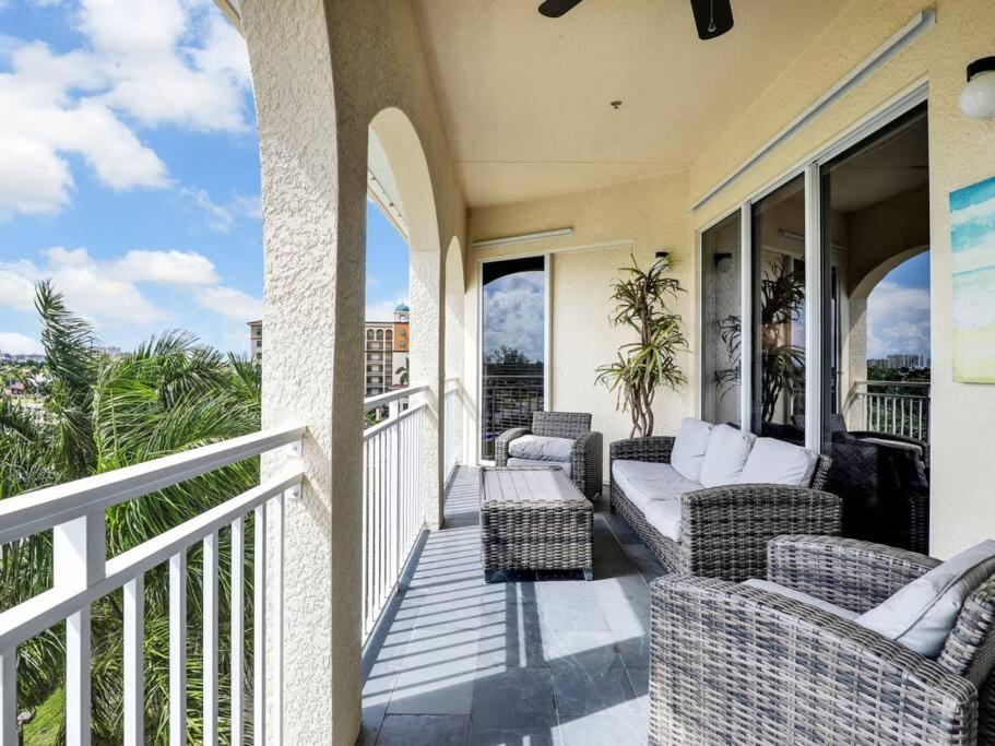Elevated 886 Amazing Condo Park View view 2