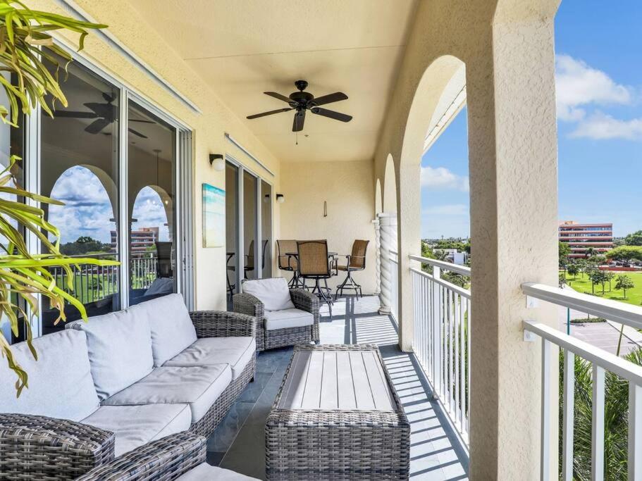 Elevated 886 Amazing Condo Park View view 5