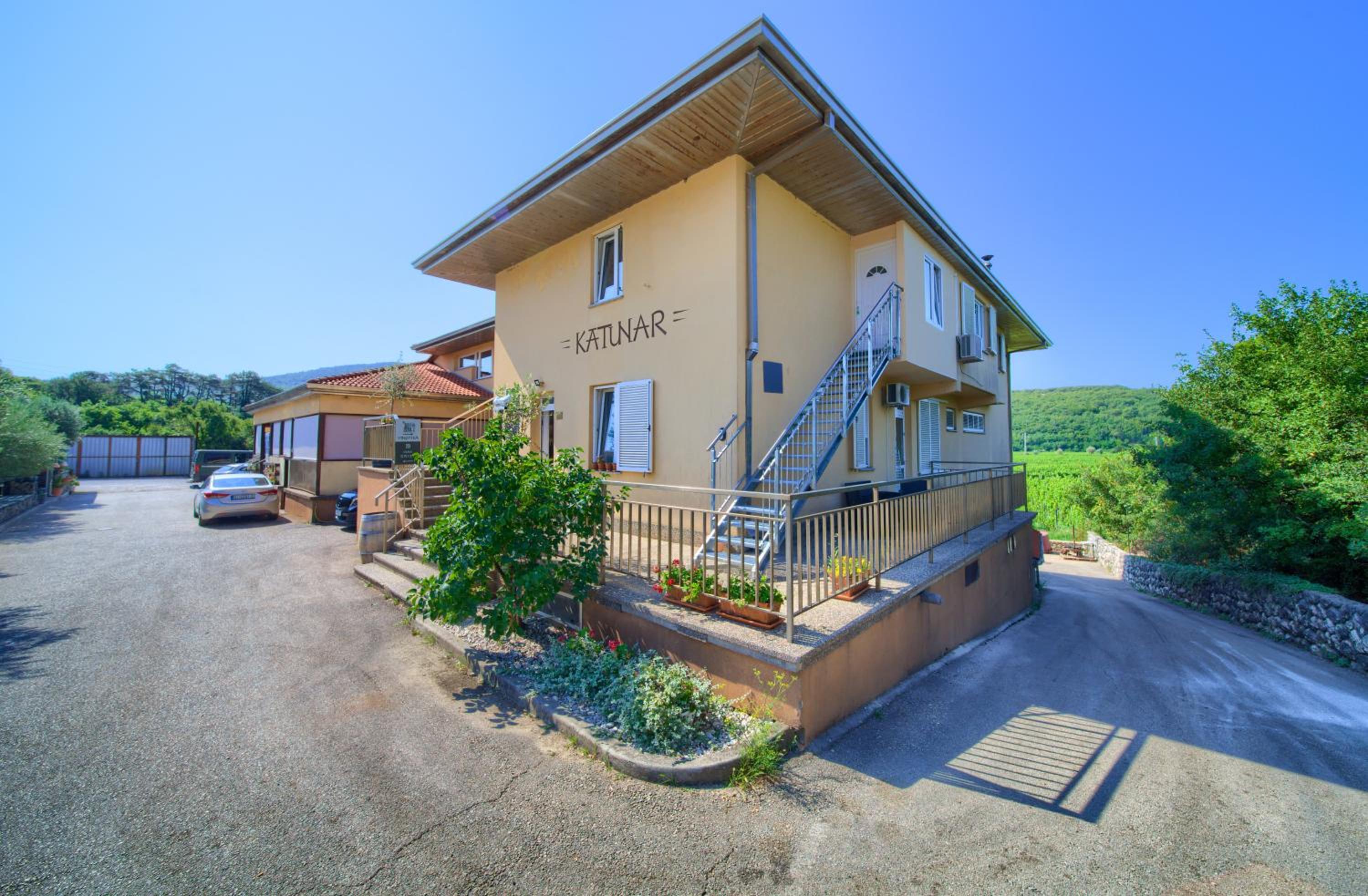 Vineyard apartment