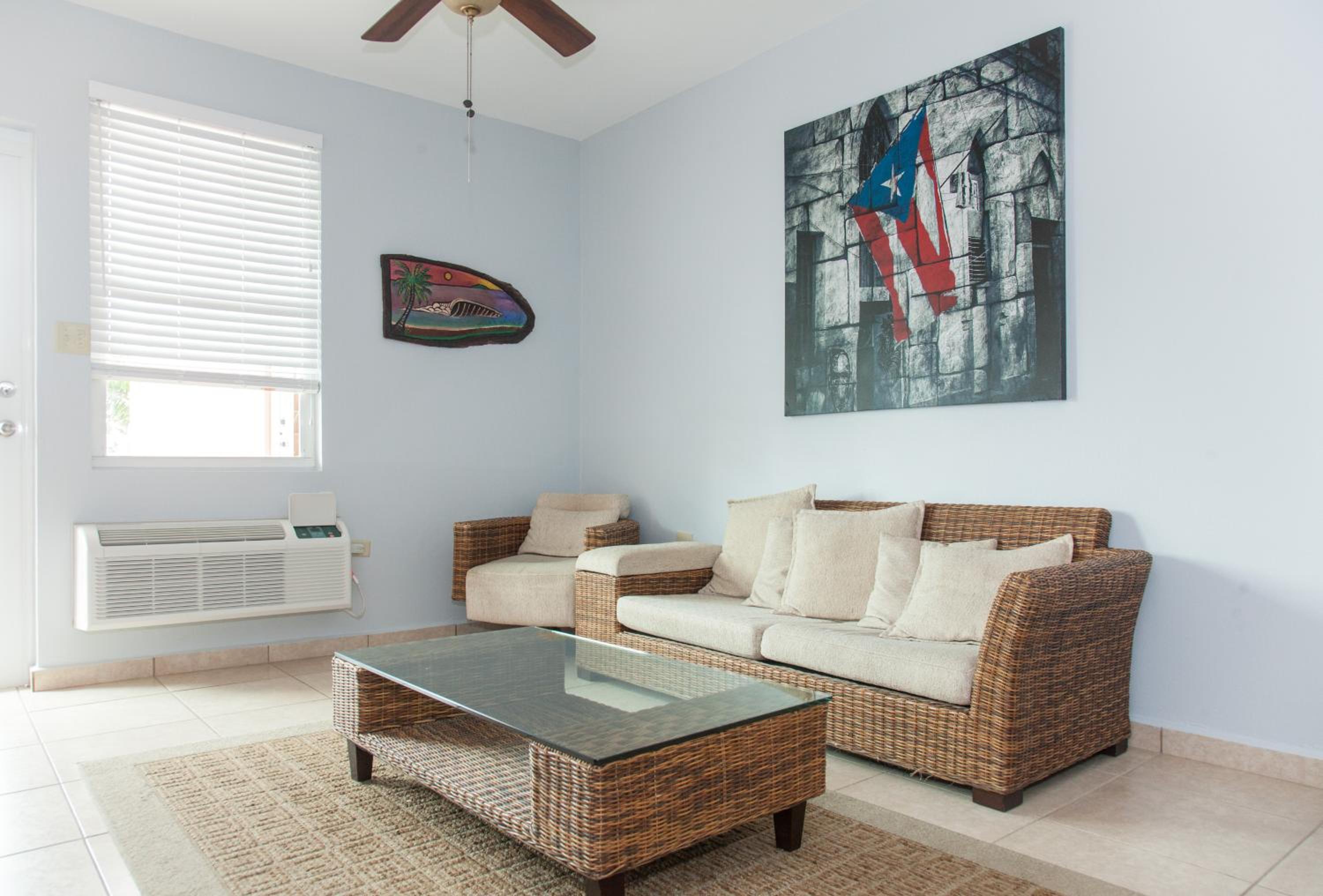 Ocean Terrace 202 a 4 min walk to Sandy Beach view 2