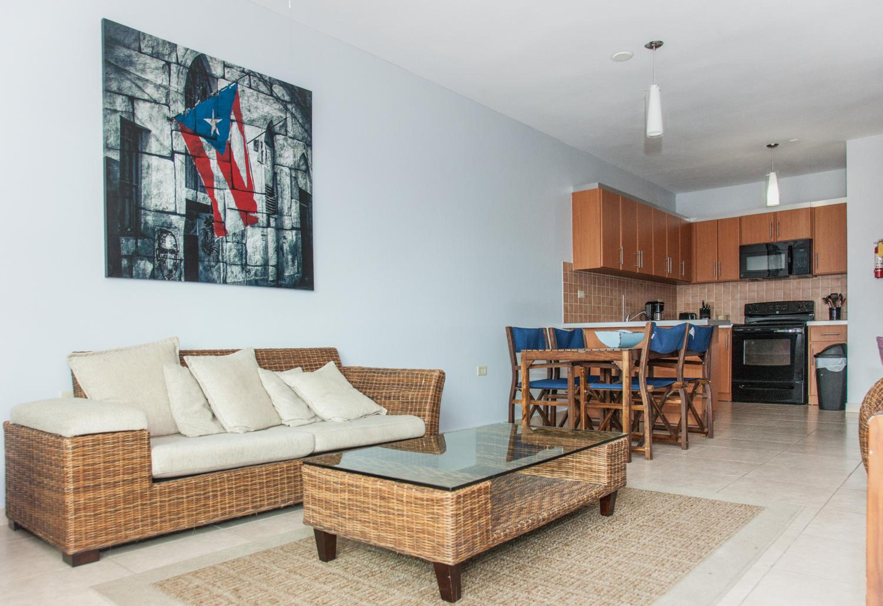 Ocean Terrace 202 a 4 min walk to Sandy Beach view 4