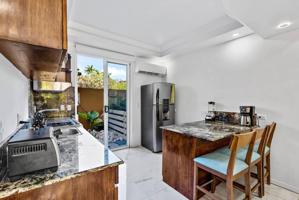 Gav10 Modern Pool Side Condo in Quiet Area of Tam