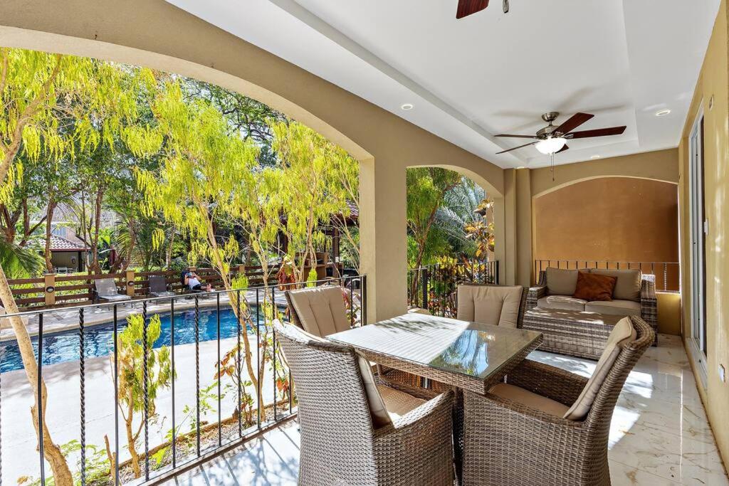 Gav10 Modern Pool Side Condo in Quiet Area of Tam
