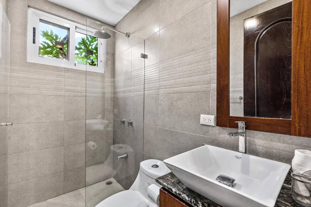 Gav10 Modern Pool Side Condo in Quiet Area of Tam