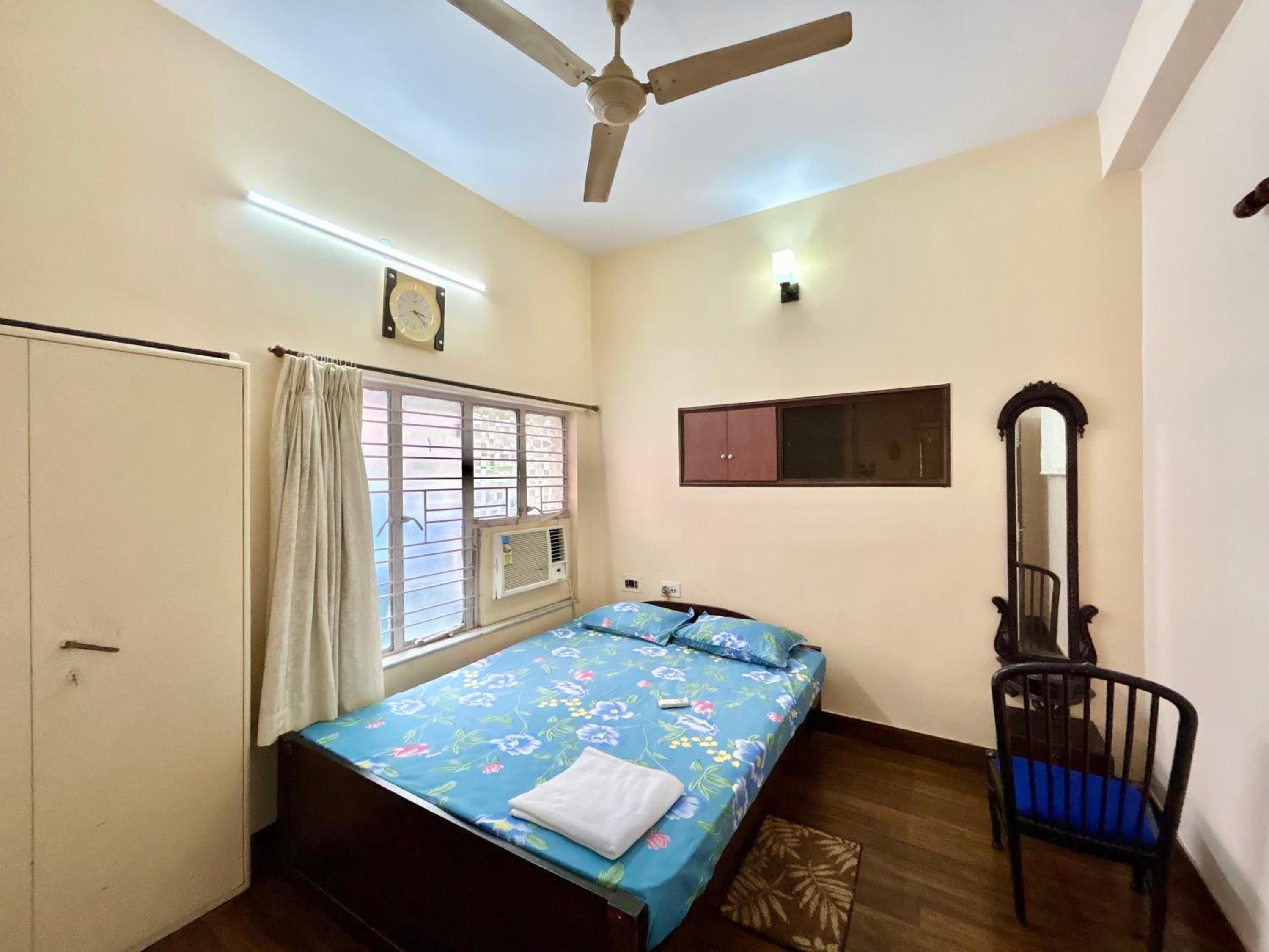 Retro Style 2BHK near Salt Lake Sector 5 Metro Station view 5
