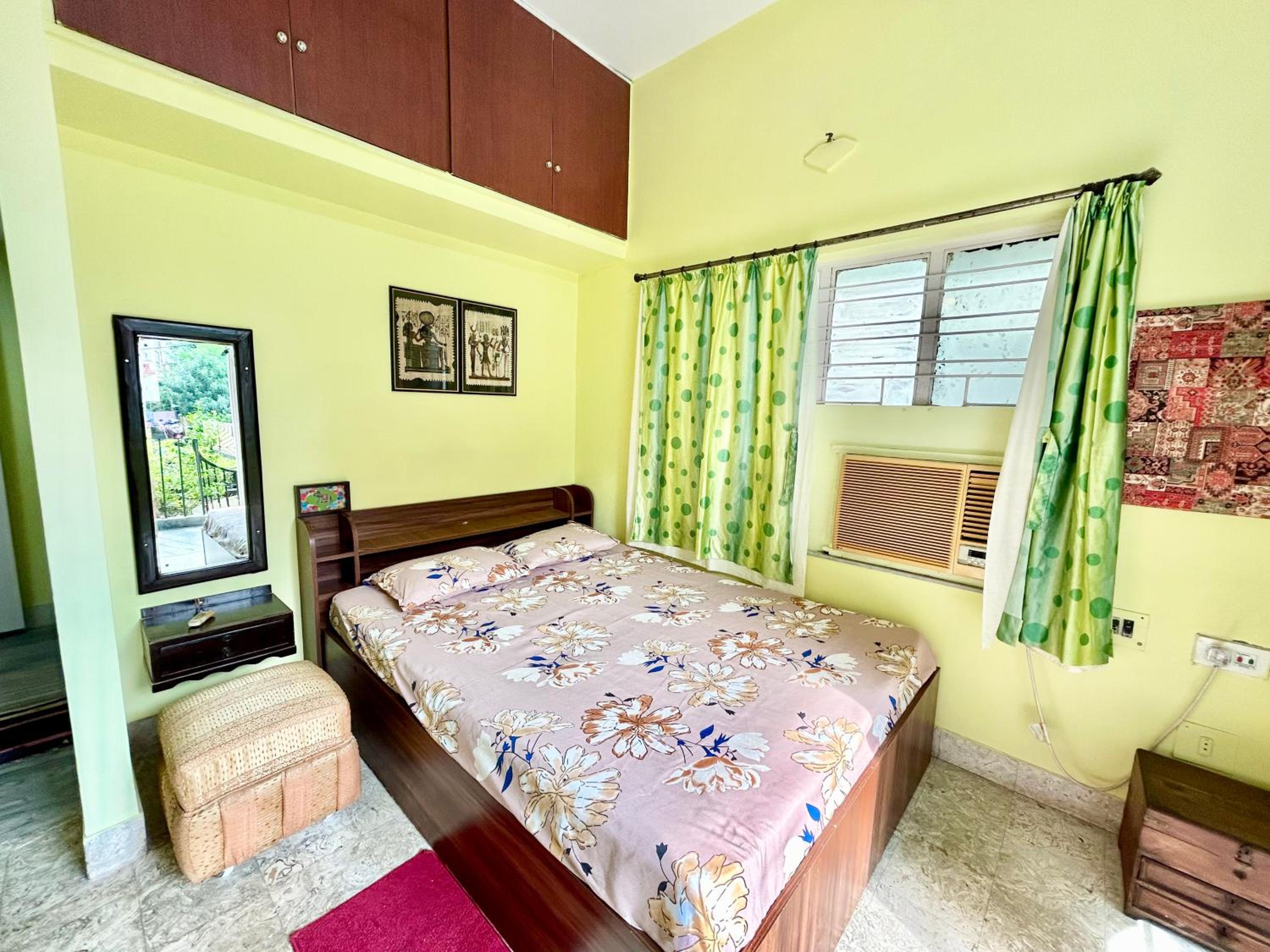 Retro Style 2BHK near Salt Lake Sector 5 Metro Station view 4