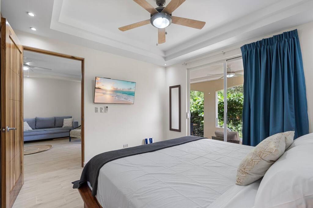 Gav3 2 bdrm new modern condo 15min walk to beach