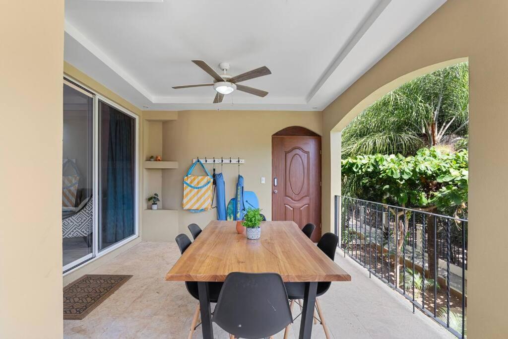 Gav3 2 bdrm new modern condo 15min walk to beach