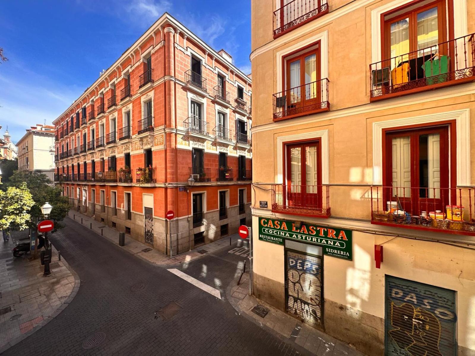 Amazing 3BD 3BTH with 9 Balconies by Madrid4You Apartments view 4