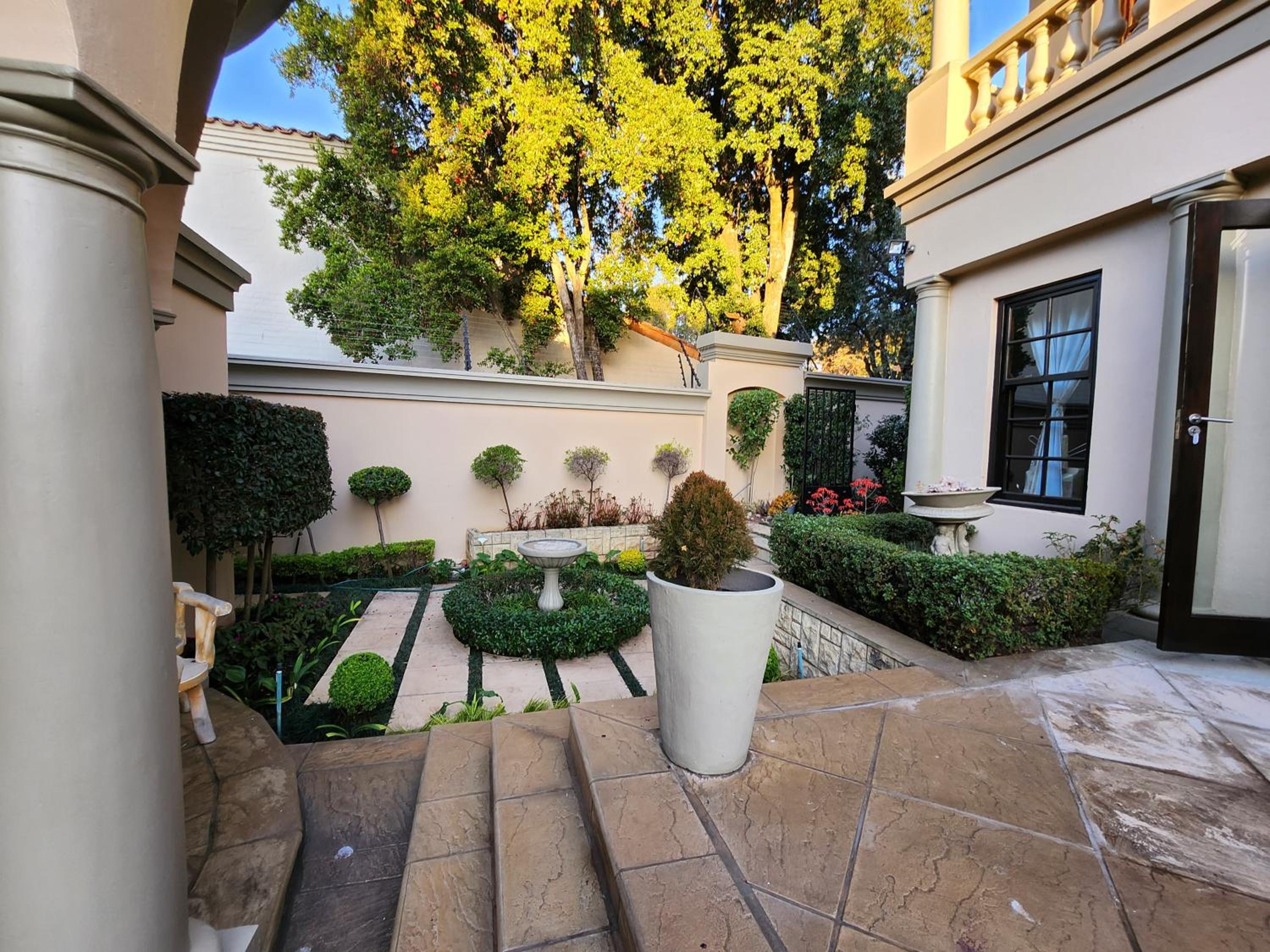 Mount Grand Boutique - 110 Mount Street