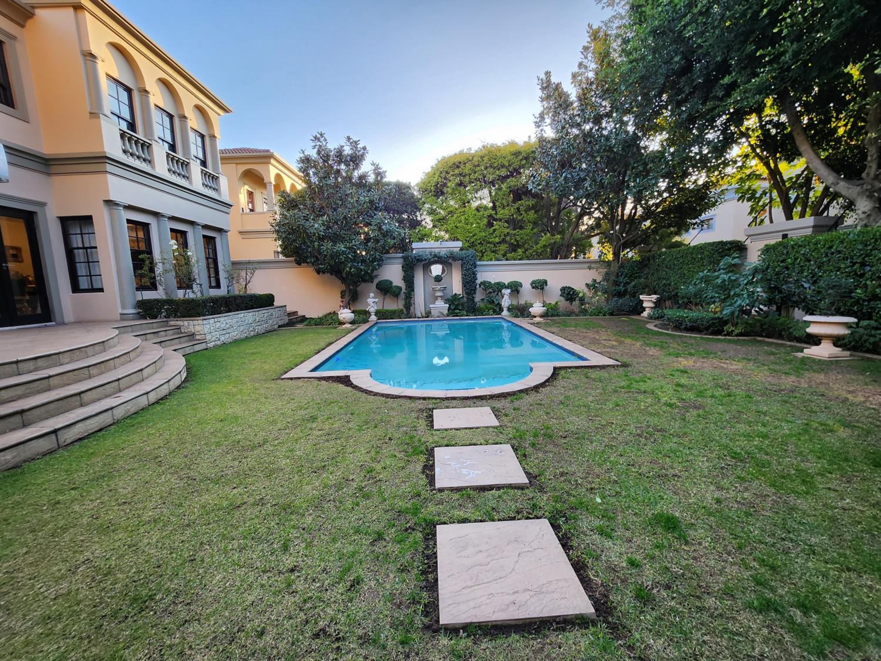 Mount Grand Boutique - 110 Mount Street