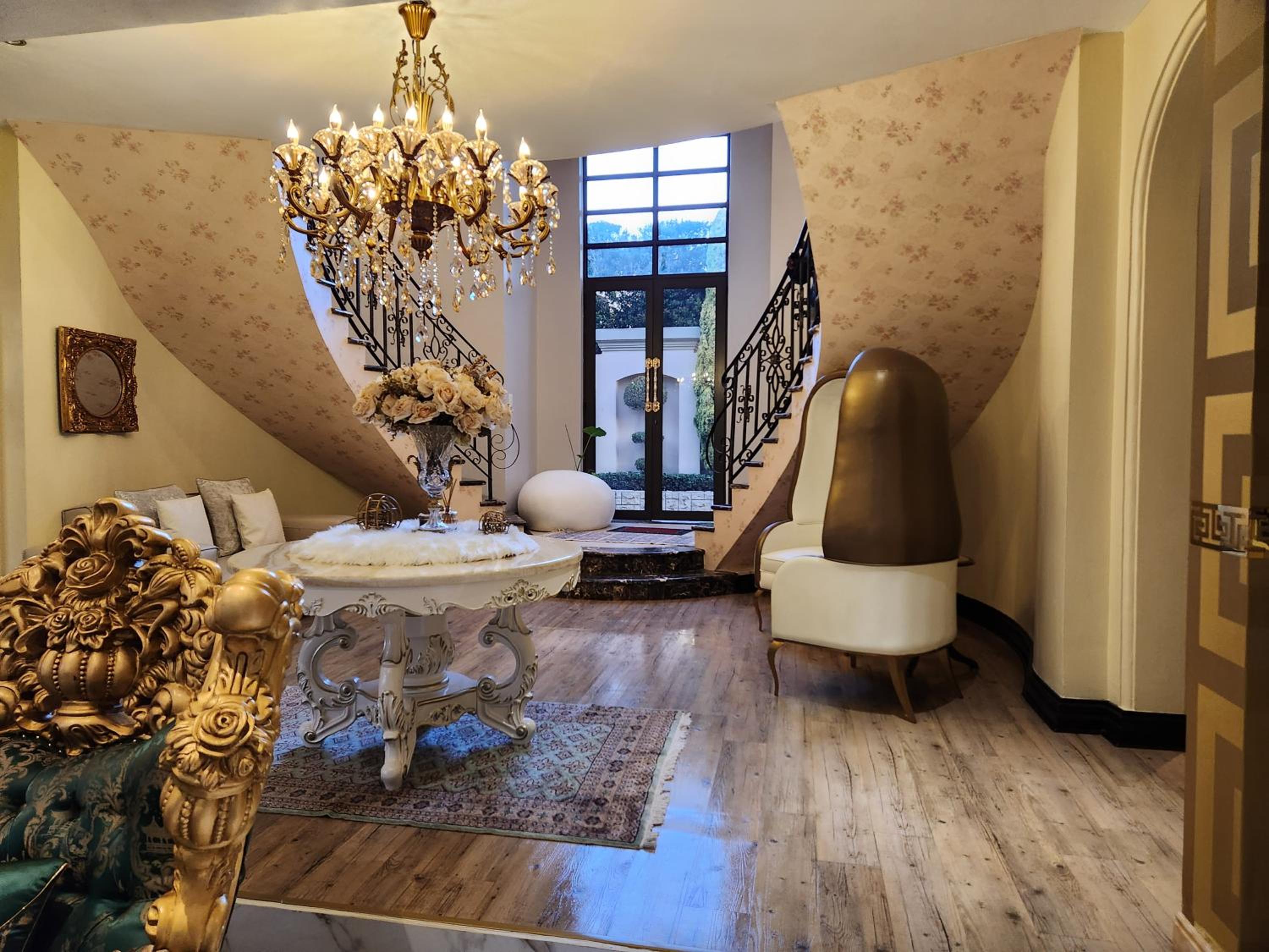 Mount Grand Boutique - 110 Mount Street
