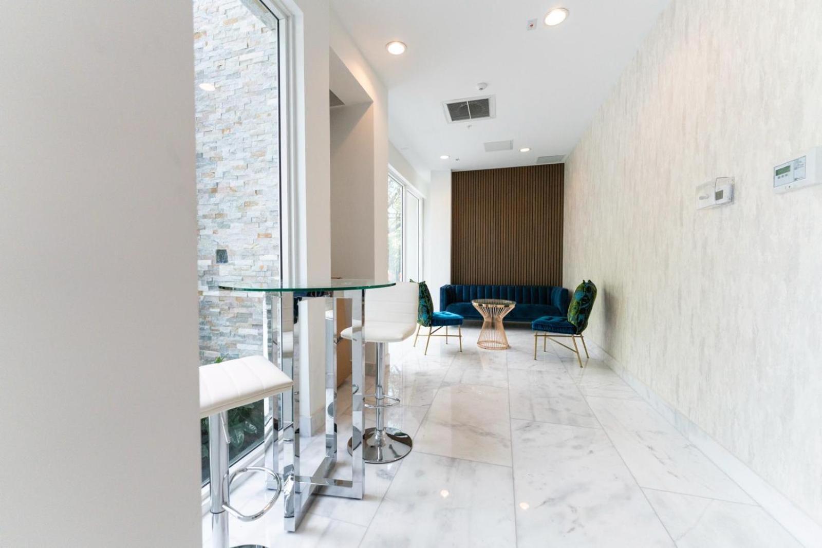 Lux 3BR City-View Retreat in Hollywood, 5th Floor