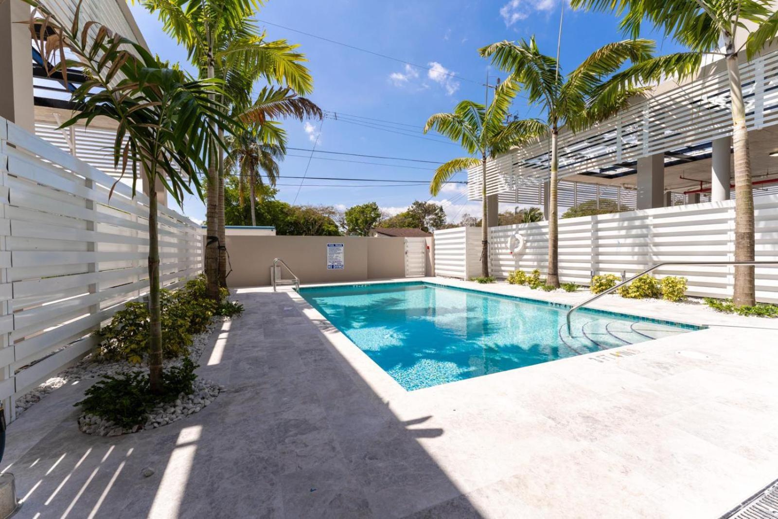 Lux 3BR City-View Retreat in Hollywood, 5th Floor