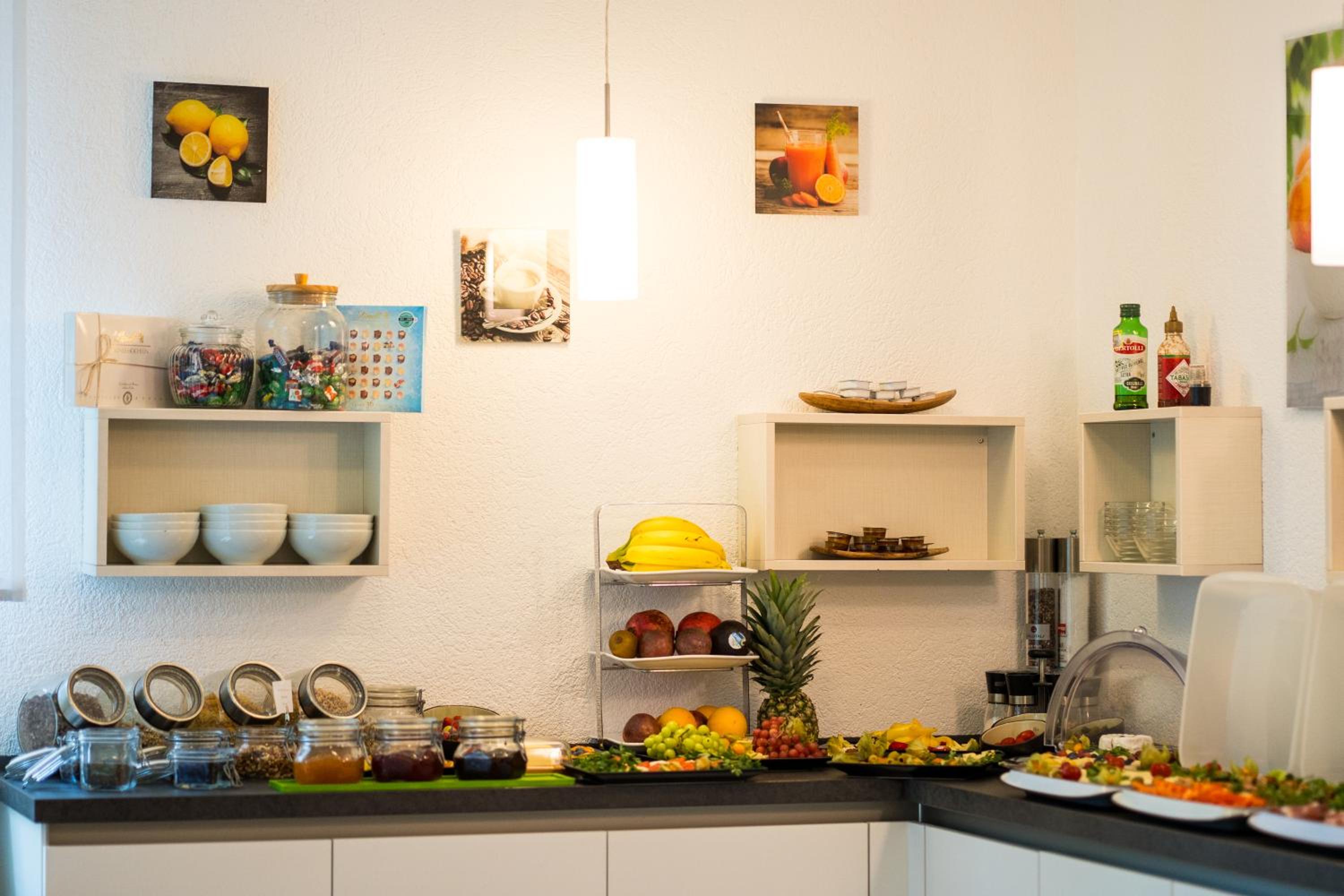 B&B Outlet Hotel - Metzingen - Bad Urach - Free Parking
