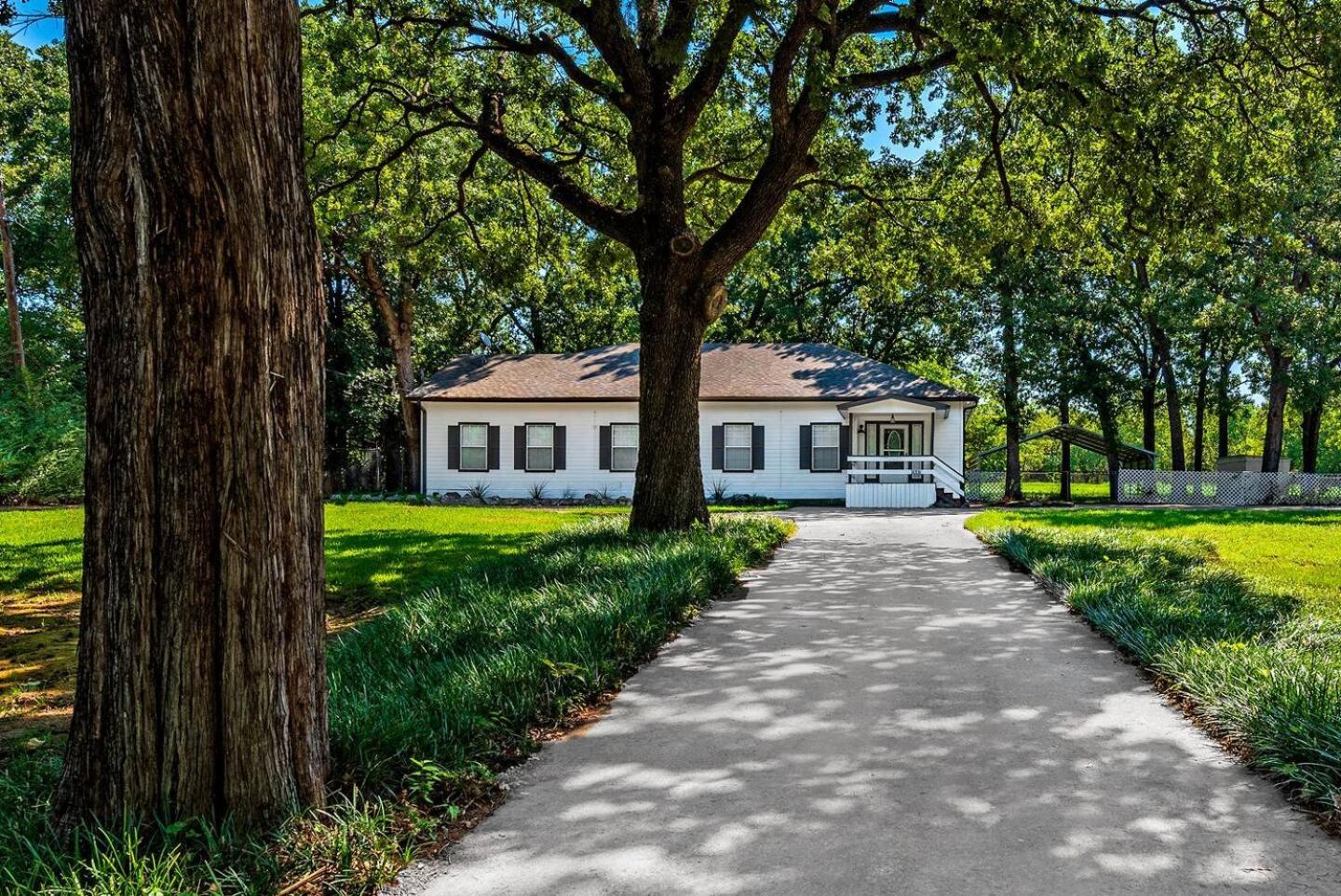 Entire Home! Fantastic Kitchen! 3 Full Baths
